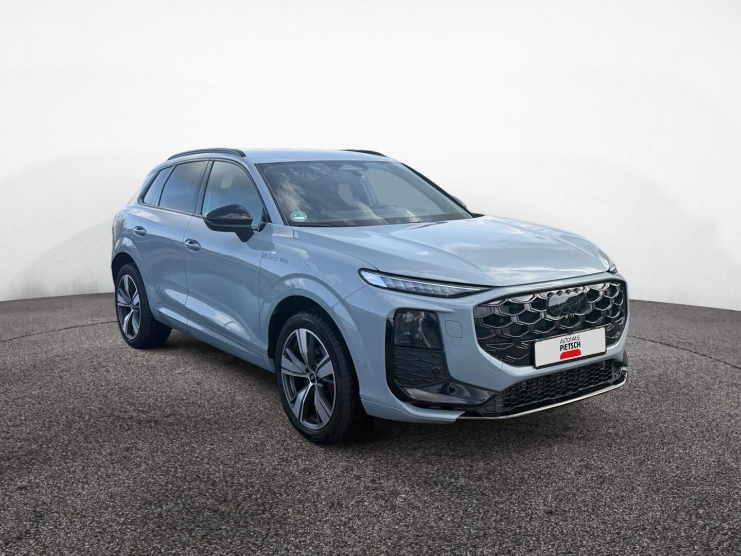 Bild über Audi Q3 SUV TFSI 110 kW S tronic - für weitere Informationen kontaktieren Sie den Audi Partner