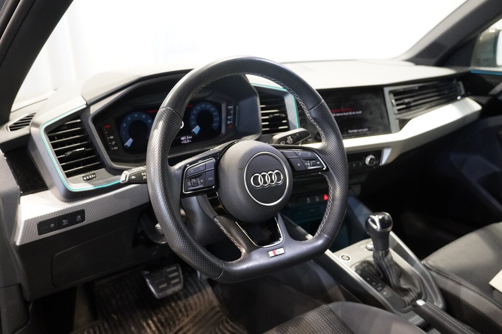 Bild som visar&nbsp;Audi A1 Sportback&nbsp;A1 Sportback 35 TFSI S line 150 hk S tronic - för mer information kontakta din Audi Partner