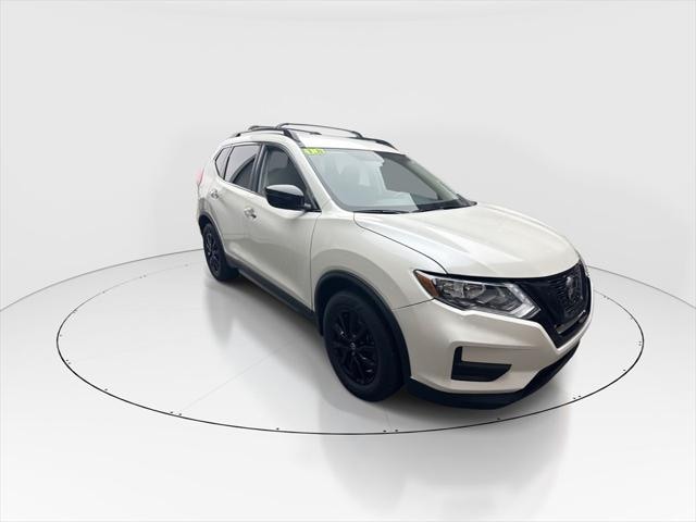 Used 2018 Nissan Rogue SV with VIN 5N1AT2MT2JC817087 for sale in Kansas City