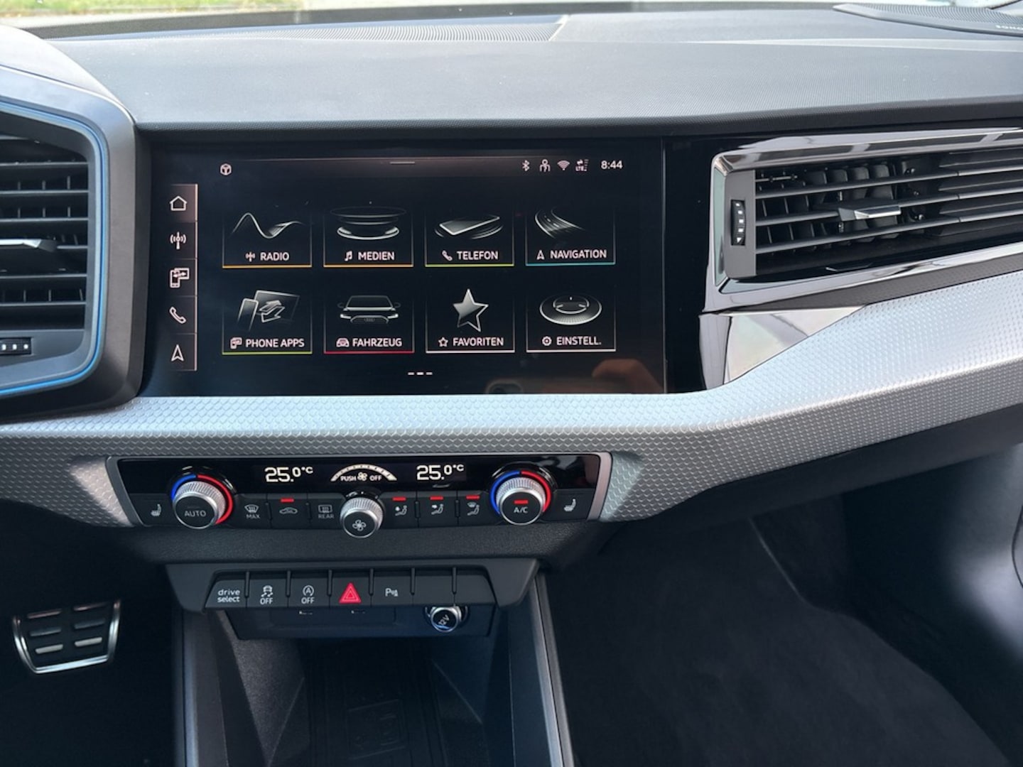 Bild über Audi A1 Sportback S line 35 TFSI S tronic - für weitere Informationen kontaktieren Sie den Audi Partner