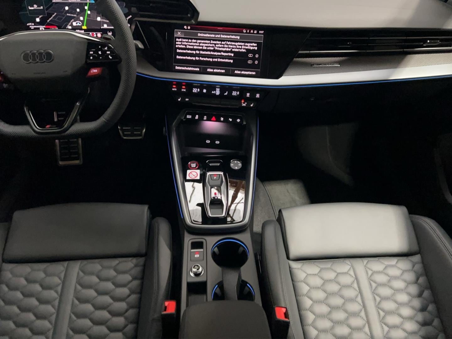 Bild über Audi RS 3 Sportback TFSI quattro S tronic - für weitere Informationen kontaktieren Sie den Audi Partner
