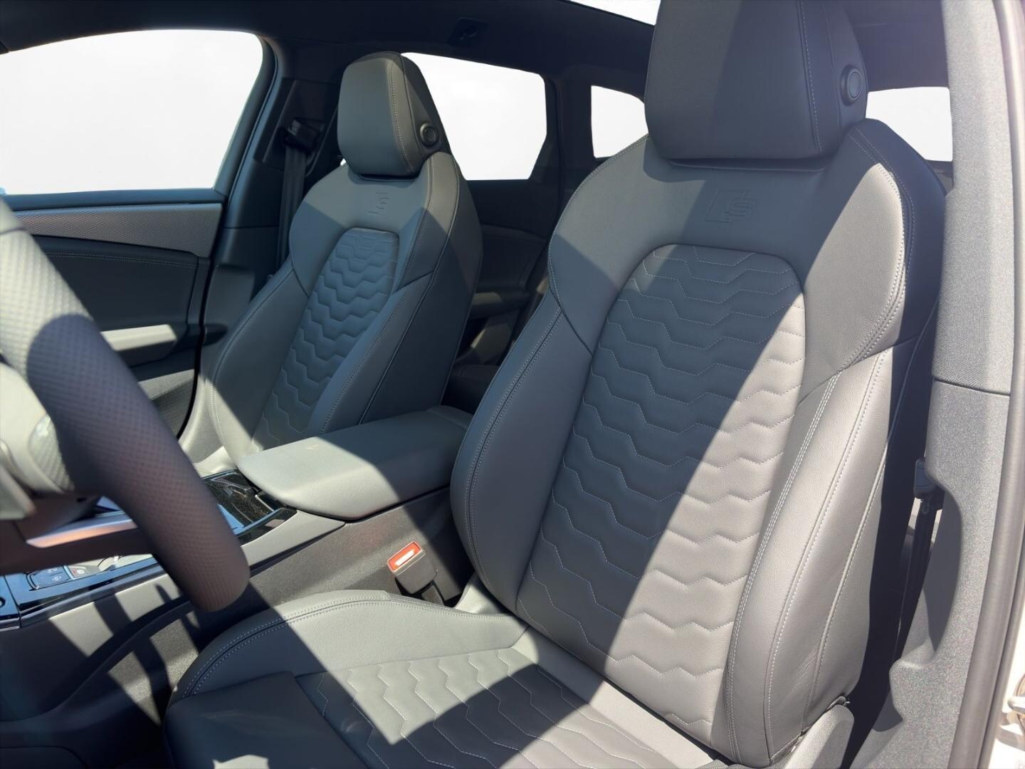 Bild über Audi A6 Avant e-tron S line business e-tron quattro 315 kW - für weitere Informationen kontaktieren Sie den Audi Partner