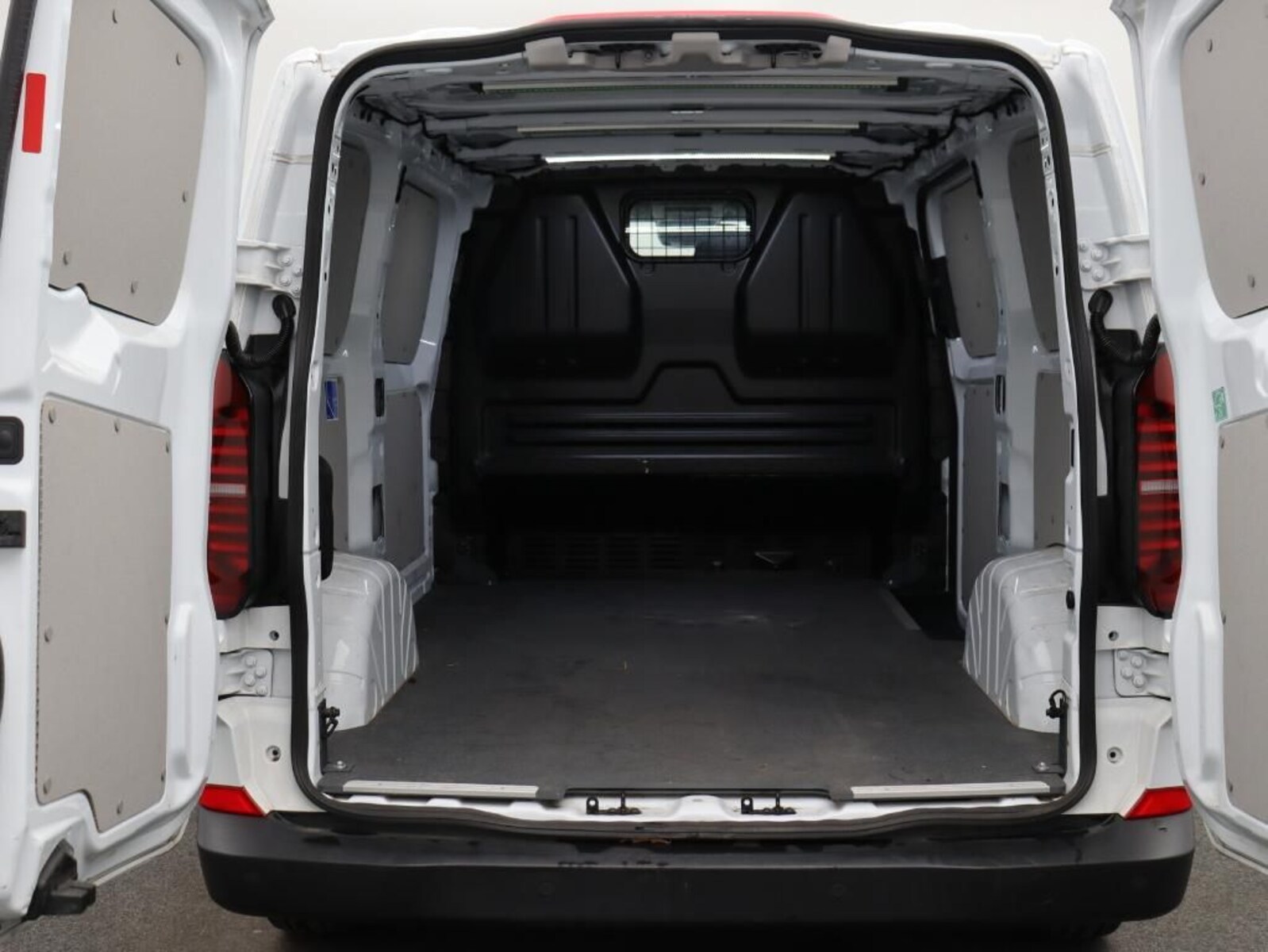 Volkswagen Transporter Kasten kurzer Radstand – Bild 9