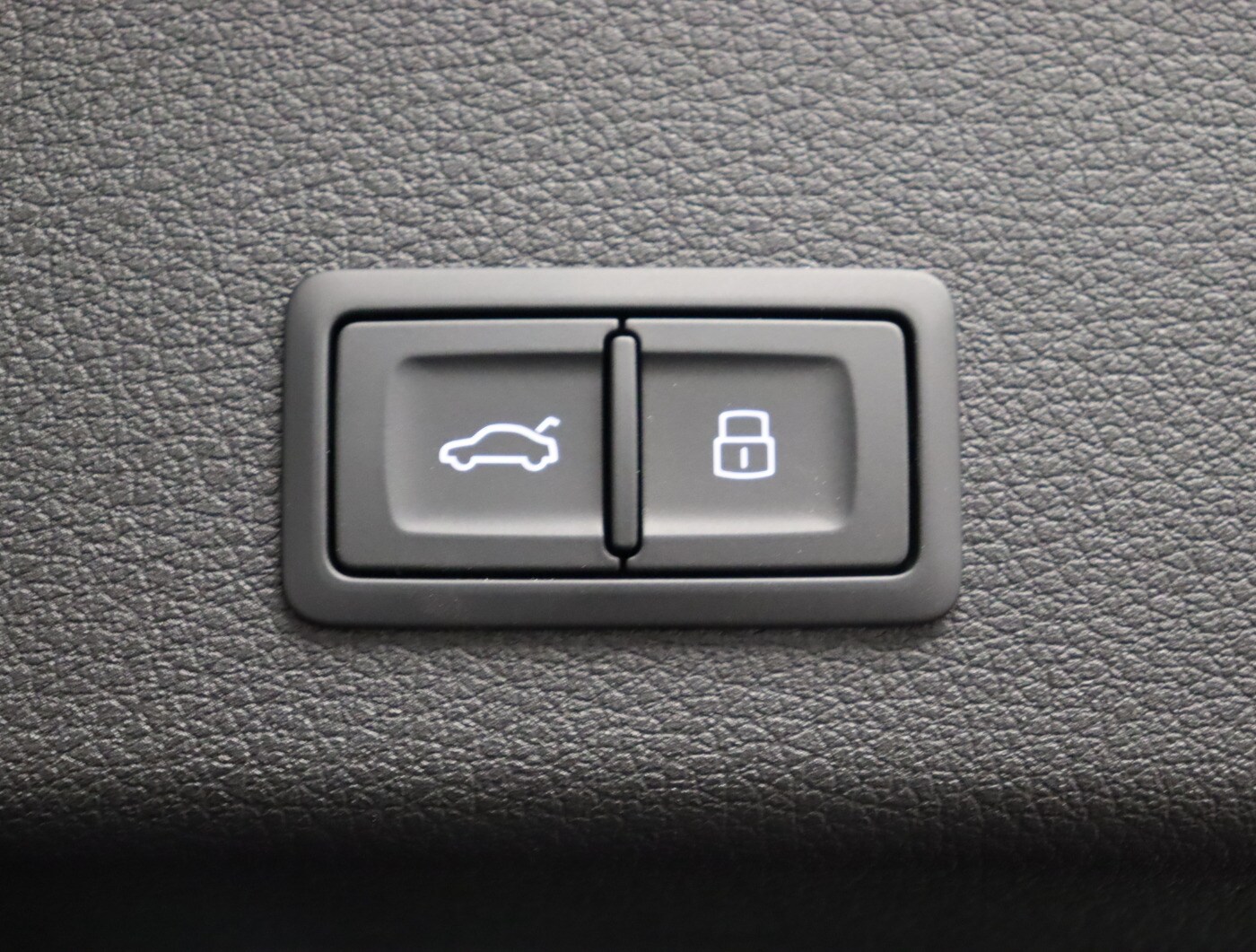 Image about Audi Q8 e-tron S line 55 e-tron quattro