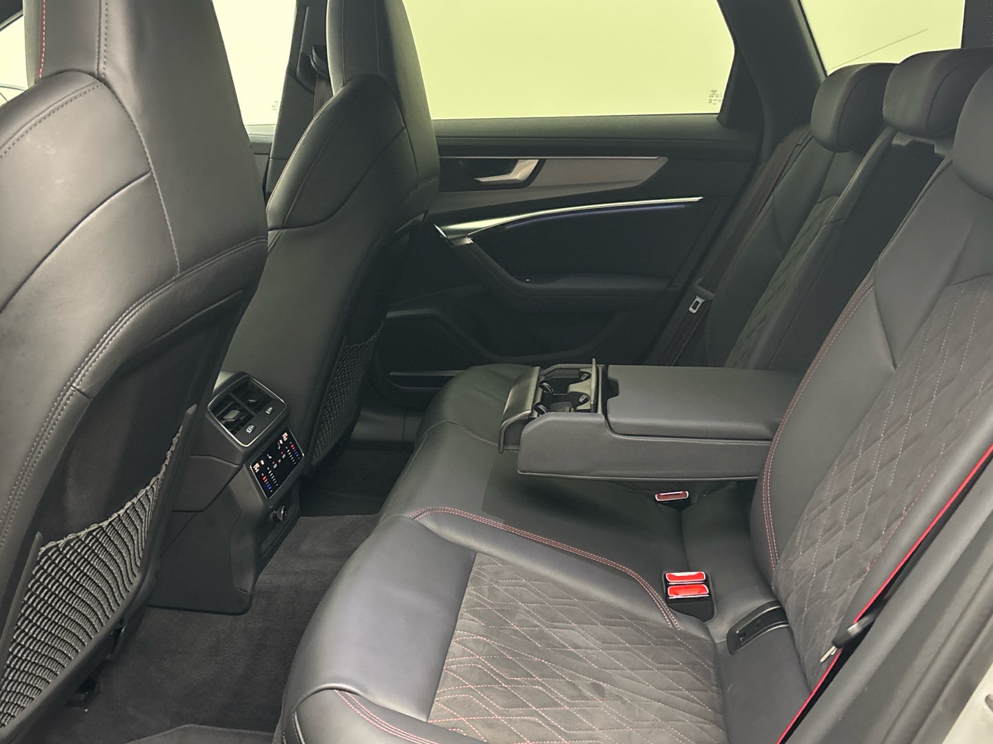Bild über Audi S6 Avant TDI quattro tiptronic - für weitere Informationen kontaktieren Sie den Audi Partner