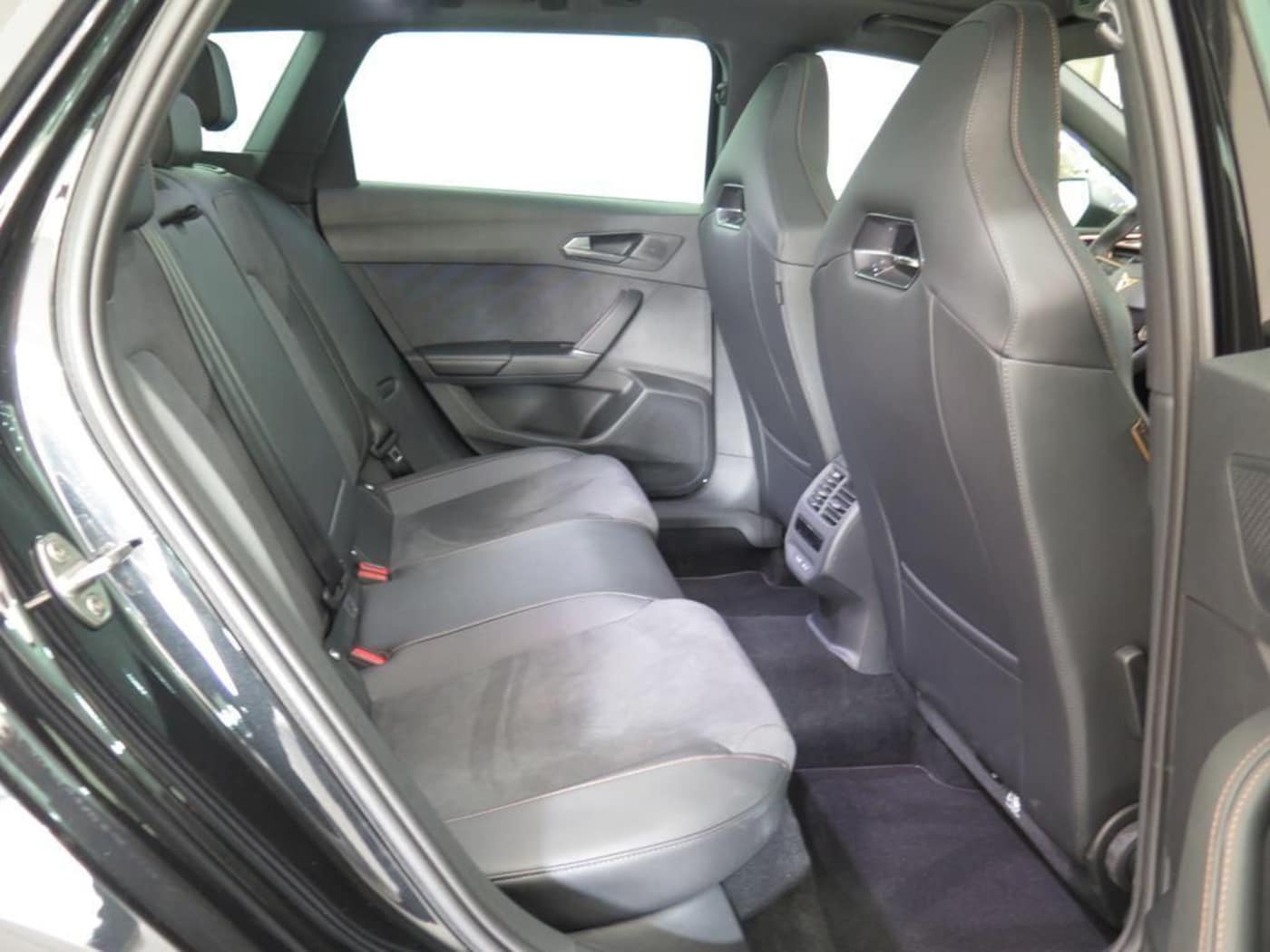 CUPRA Leon Sportstourer 1.5 eTSI DSG 110 kW (150 CV) — photo 6