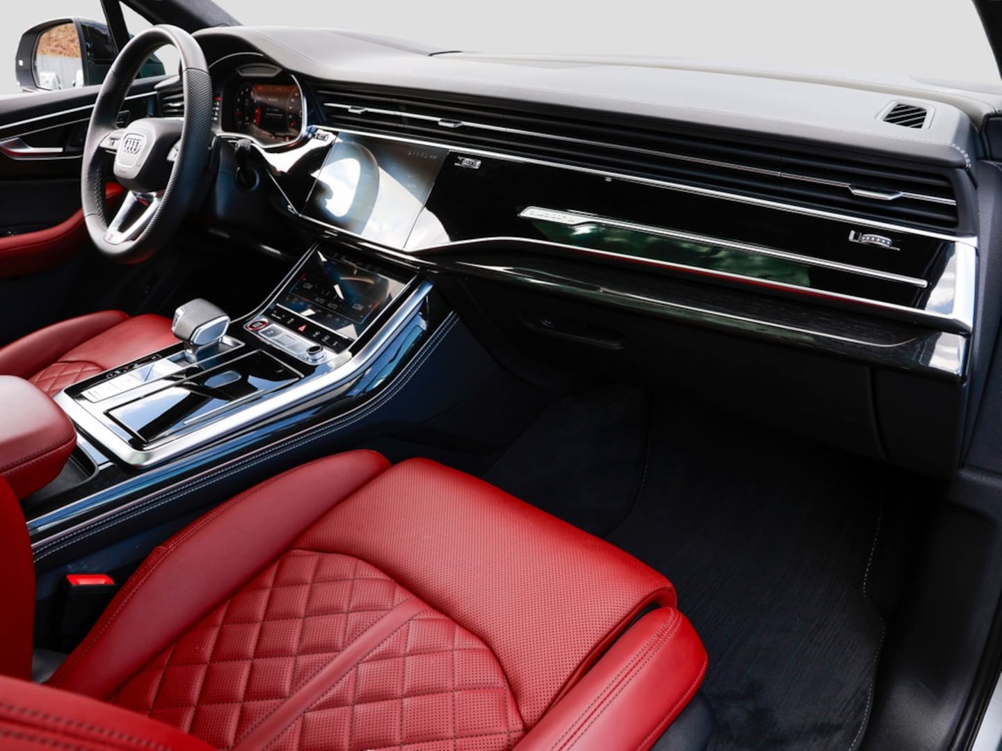 Bild über Audi SQ7 SUV TFSI quattro 373 kW tiptronic - für weitere Informationen kontaktieren Sie den Audi Partner