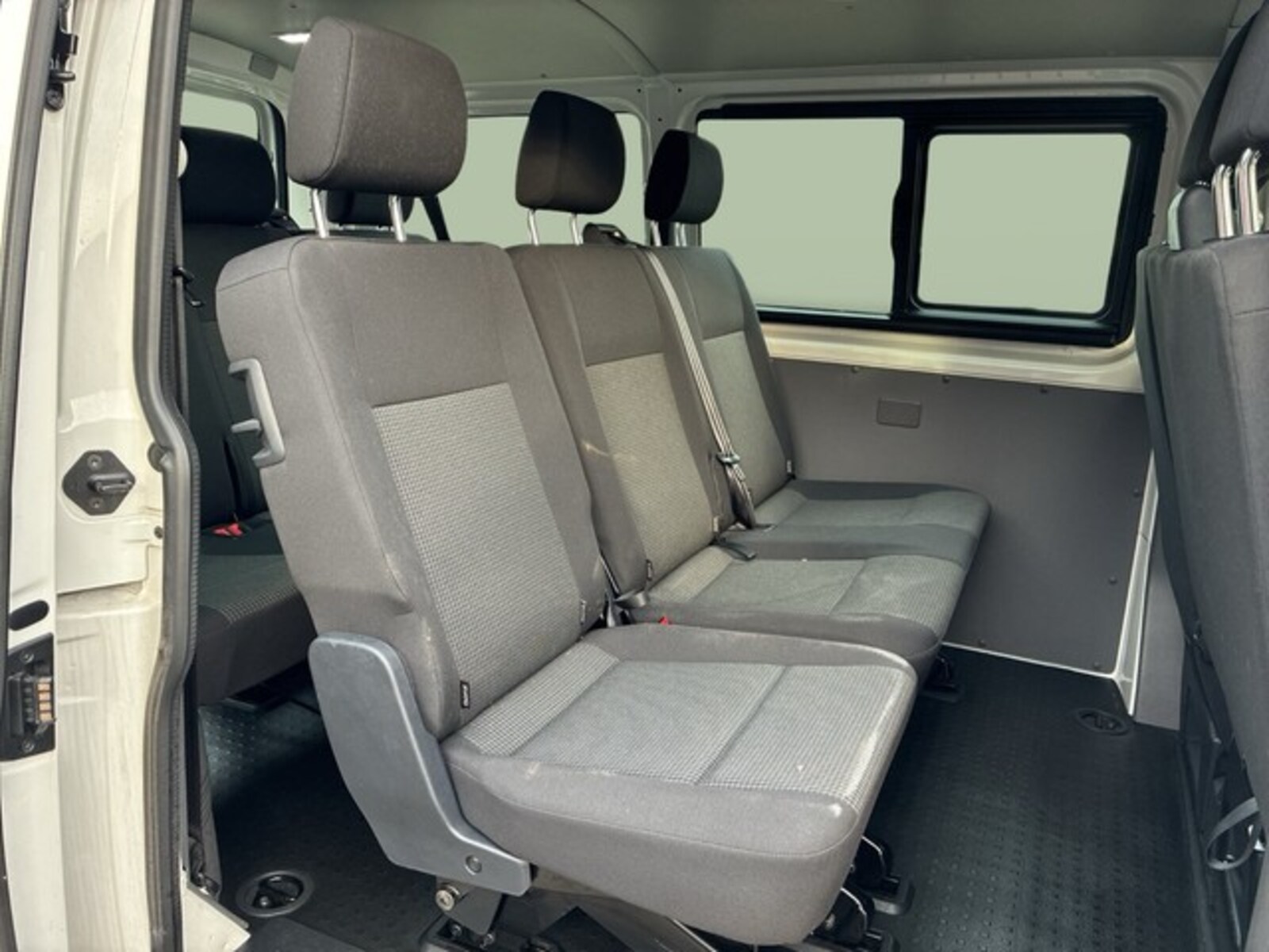 Volkswagen T6.1 Transporter Kombi kurzer Radstand – Bild 19