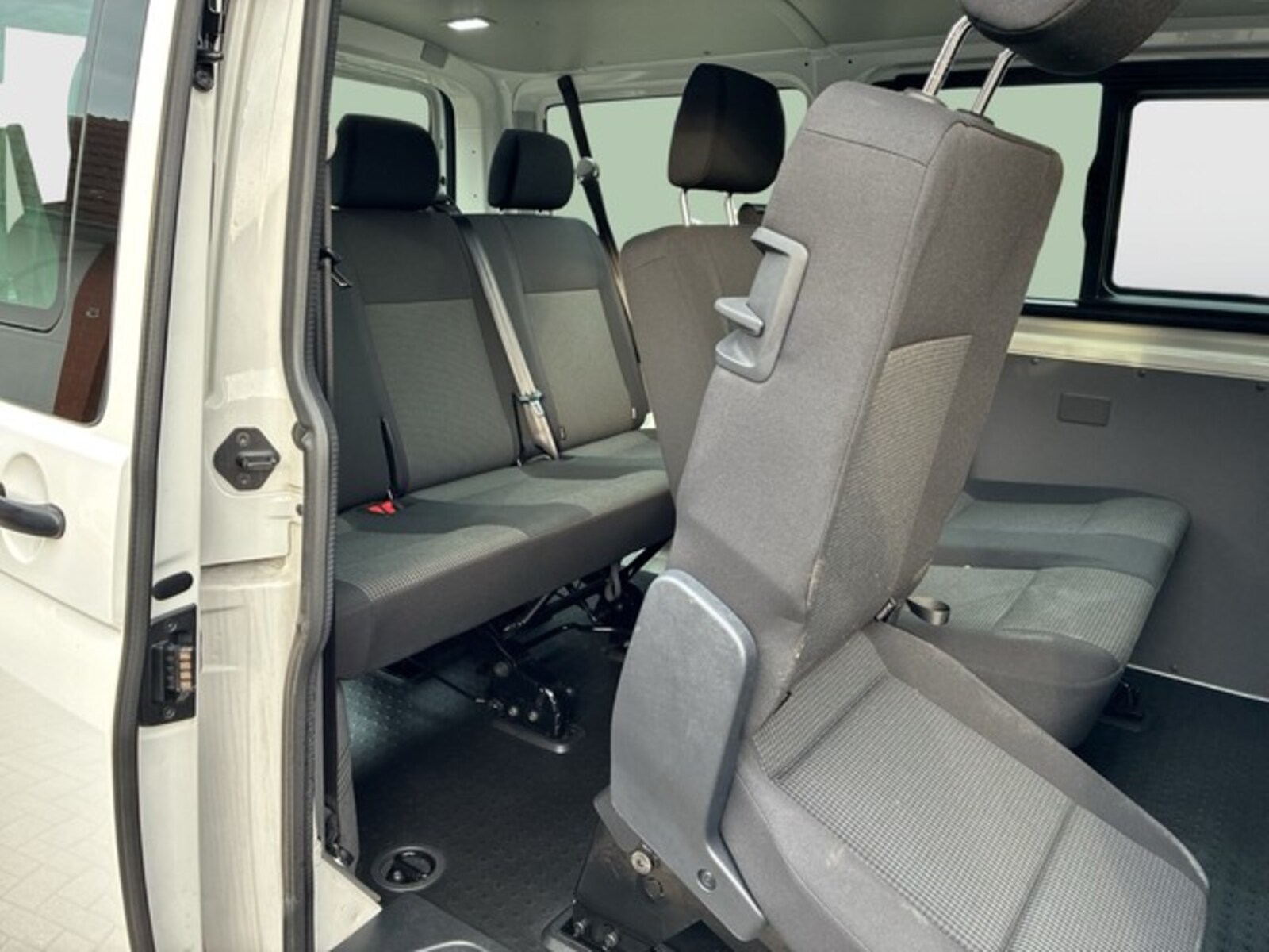 Volkswagen T6.1 Transporter Kombi kurzer Radstand – Bild 20