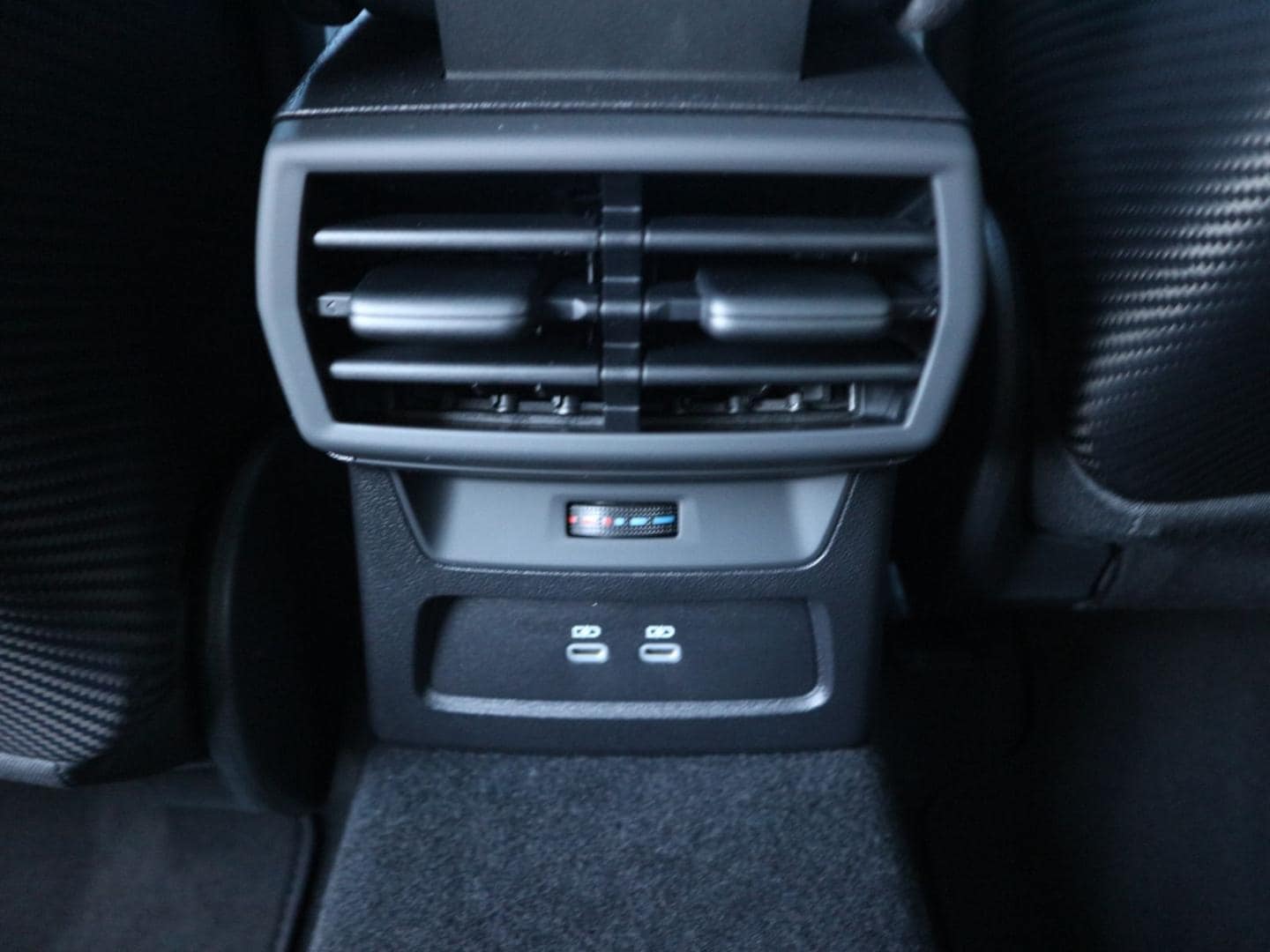 Bild über Audi RS 3 Limousine TFSI quattro S tronic - für weitere Informationen kontaktieren Sie den Audi Partner