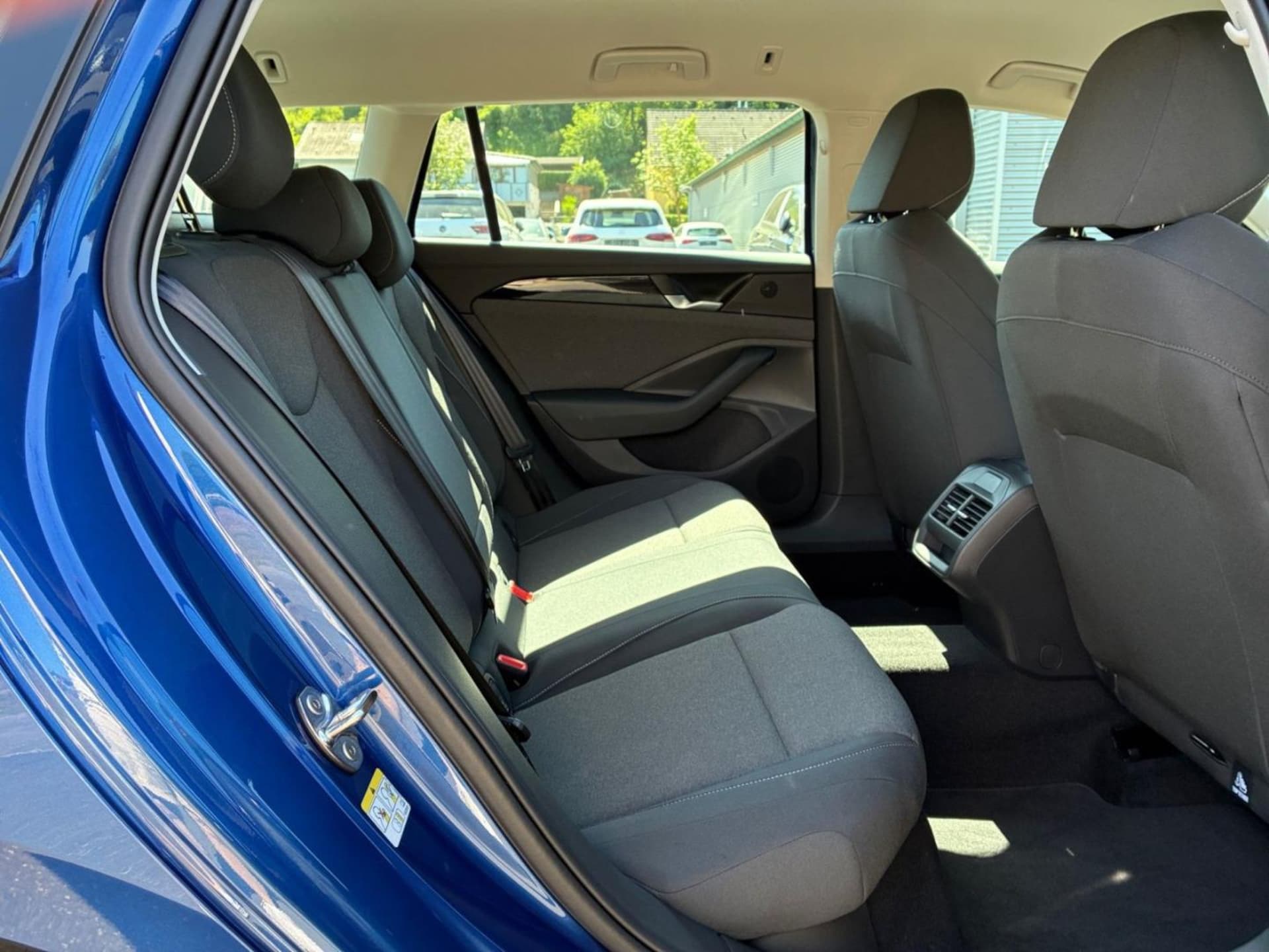 Volkswagen Passat Basis-Modell