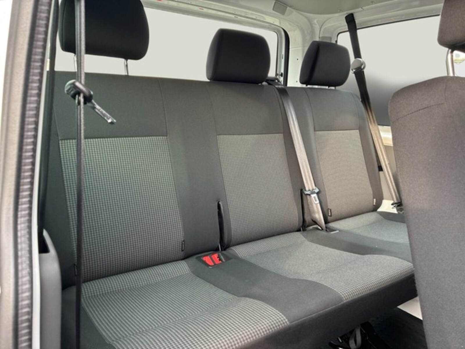 Volkswagen T6.1 Transporter Kombi kurzer Radstand – Bild 21