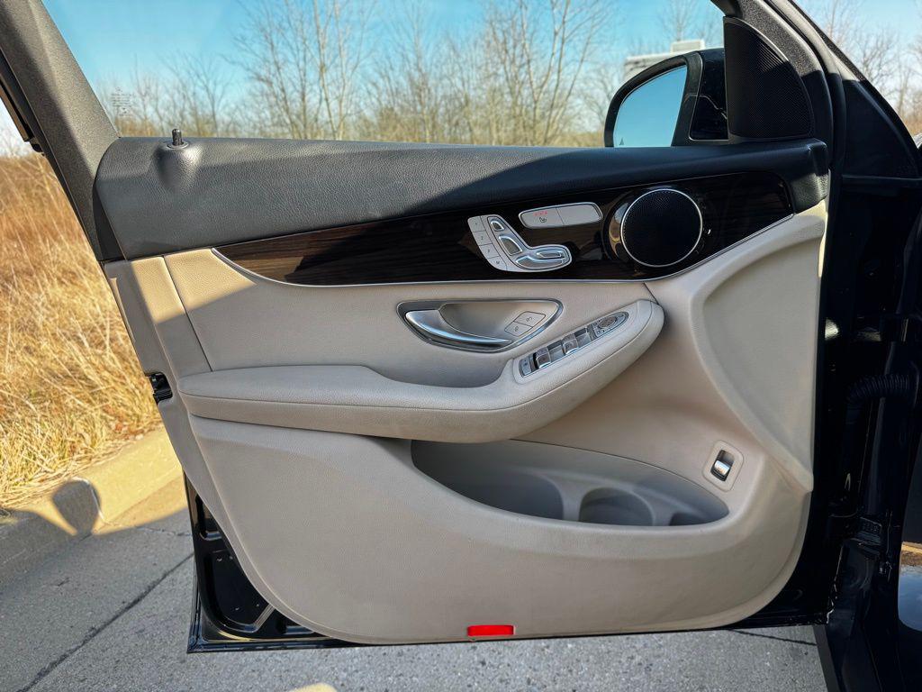 2019 Mercedes-Benz GLC GLC300 - Photo 19