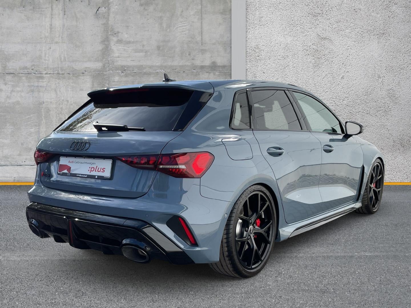 Bild über Audi RS 3 Sportback TFSI quattro S tronic - für weitere Informationen kontaktieren Sie den Audi Partner