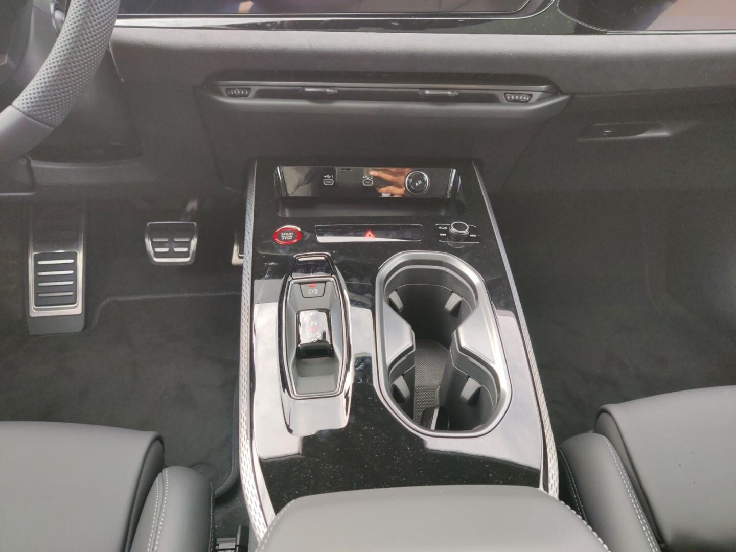 Bild über Audi A6 Avant TDI quattro 220 kW S tronic - für weitere Informationen kontaktieren Sie den Audi Partner