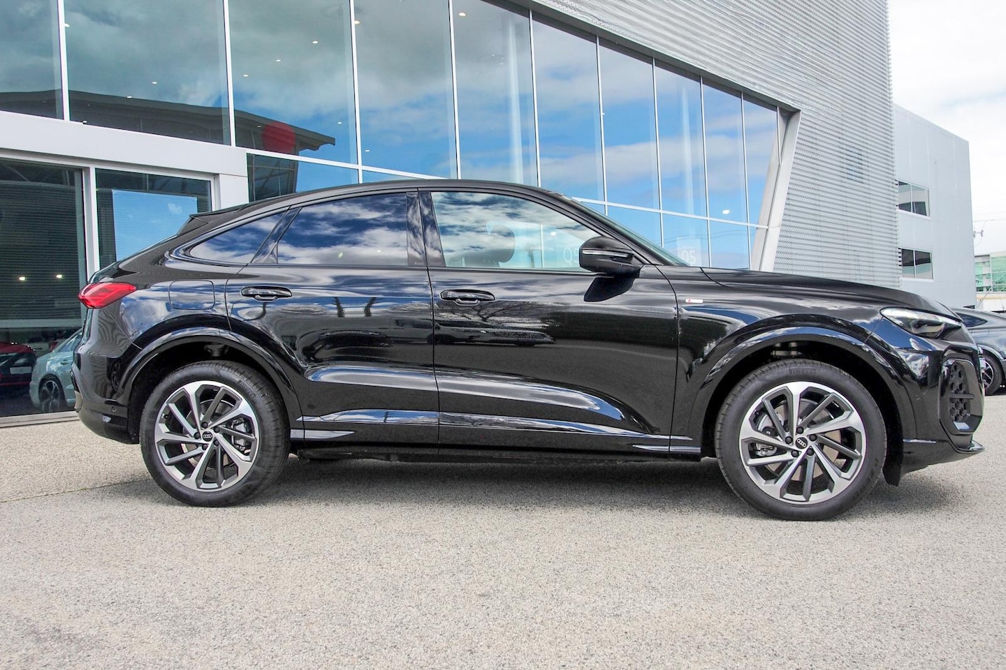 Image about Audi Q5 Sportback TDI quattro 150 kW