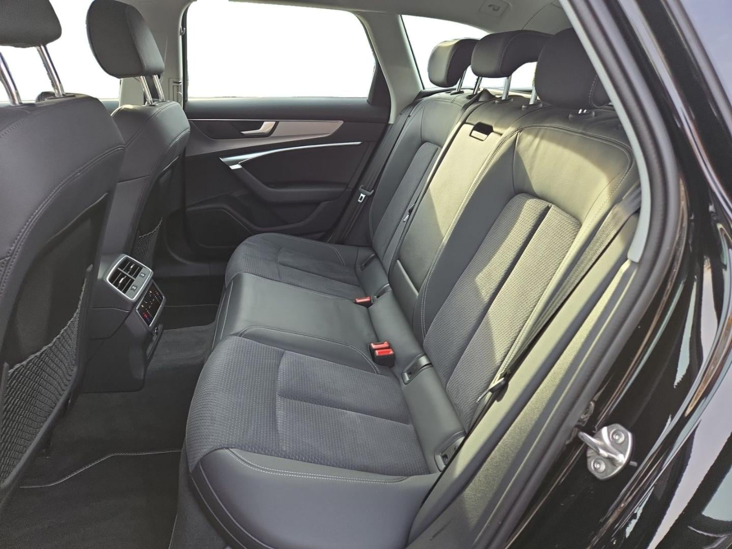Bild über Audi S6 Avant TDI quattro tiptronic - für weitere Informationen kontaktieren Sie den Audi Partner