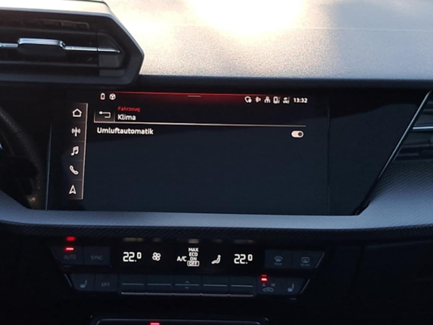Bild über Audi RS 3 Sportback TFSI quattro S tronic - für weitere Informationen kontaktieren Sie den Audi Partner