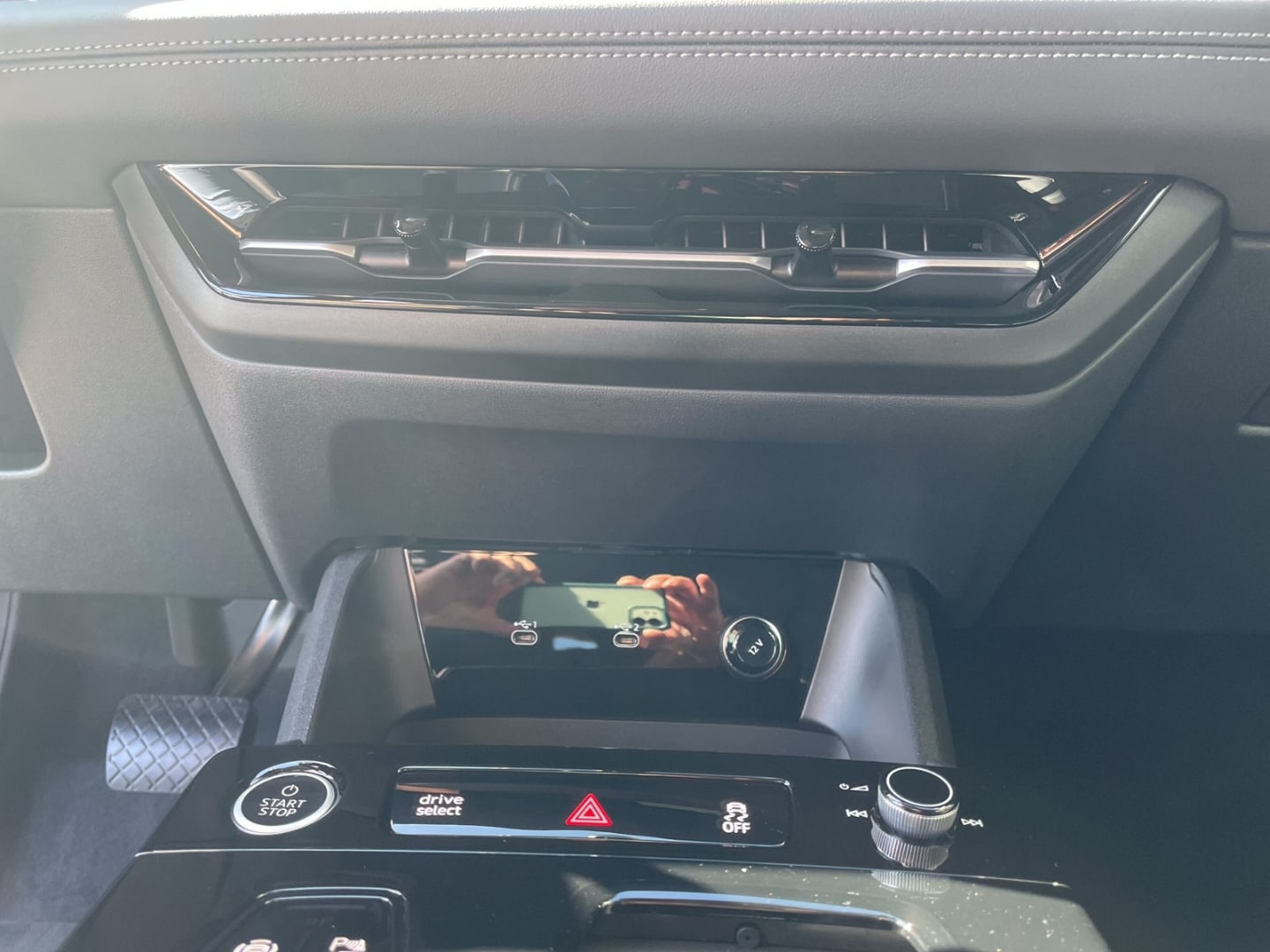 Bild über Audi Q6 SUV e-tron e-tron performance - für weitere Informationen kontaktieren Sie den Audi Partner