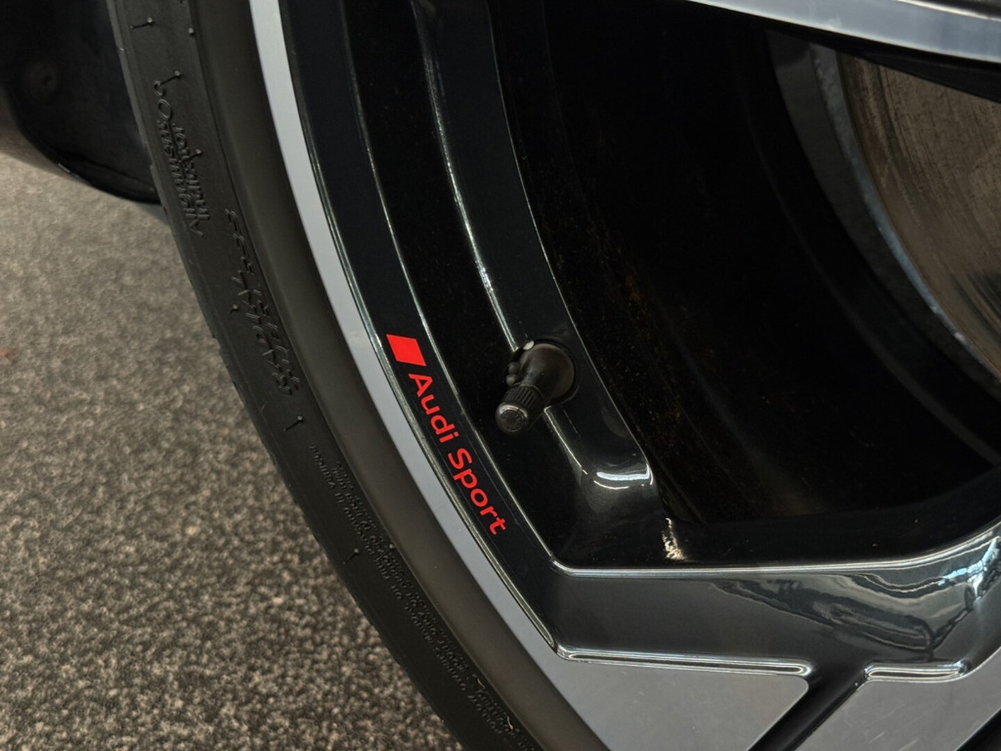 Bild über Audi A4 Avant 40 TFSI quattro S tronic - für weitere Informationen kontaktieren Sie den Audi Partner