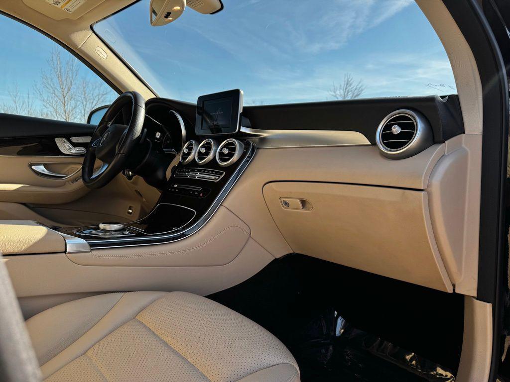 2019 Mercedes-Benz GLC GLC300 - Photo 26