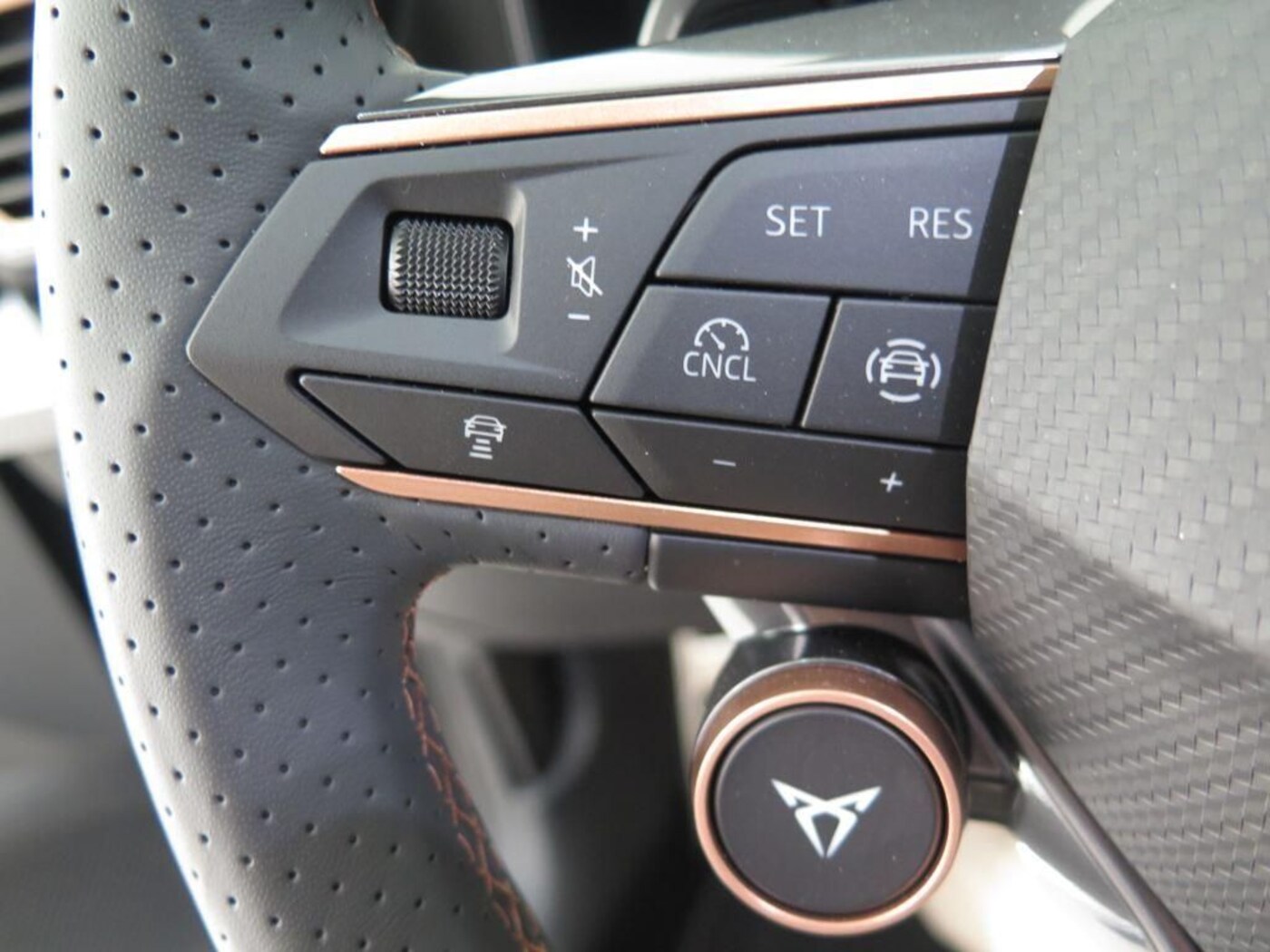 CUPRA Leon León 1.5 TSI e-Hybrid DSG 150 kW (204 CV) — photo 10