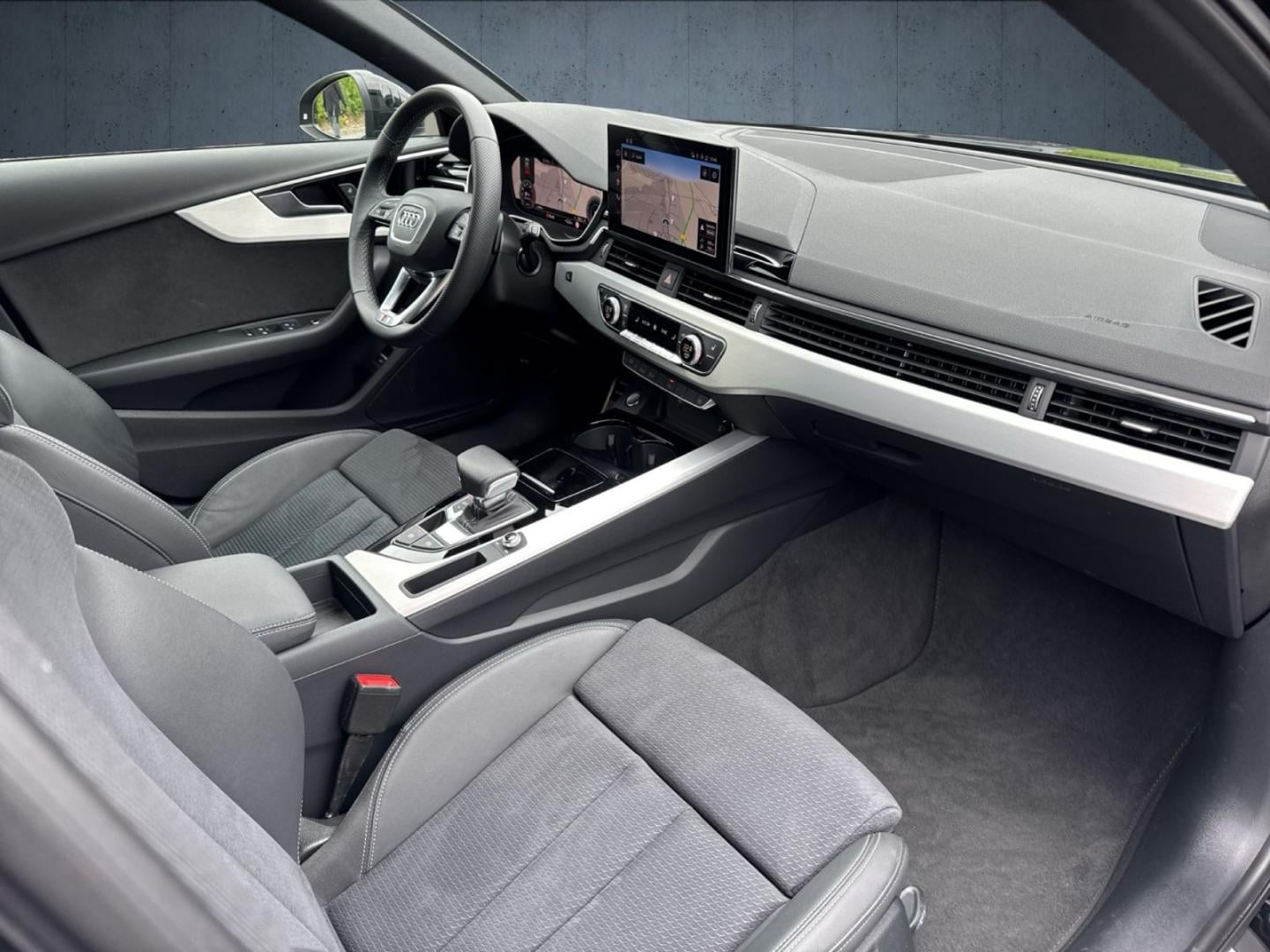 Bild über Audi A4 Avant S line 40 TFSI S tronic - für weitere Informationen kontaktieren Sie den Audi Partner