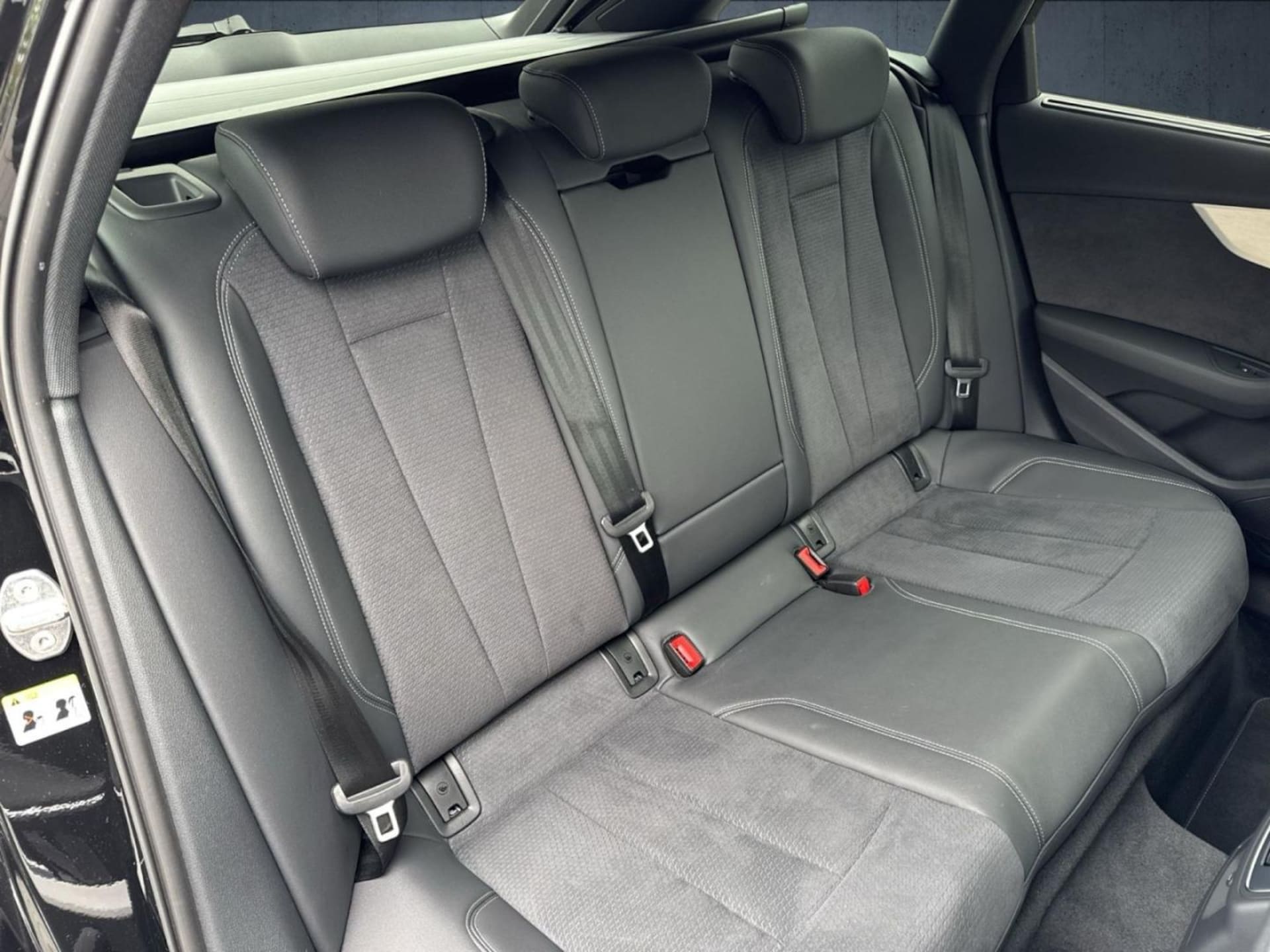 Audi A4 Avant S line