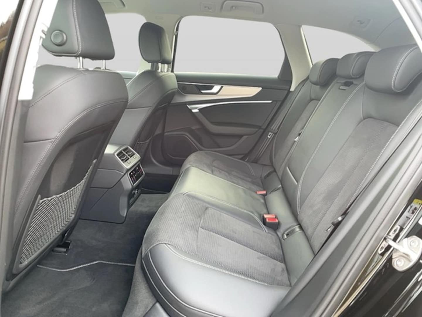Bild über Audi S6 Avant TDI quattro tiptronic - für weitere Informationen kontaktieren Sie den Audi Partner