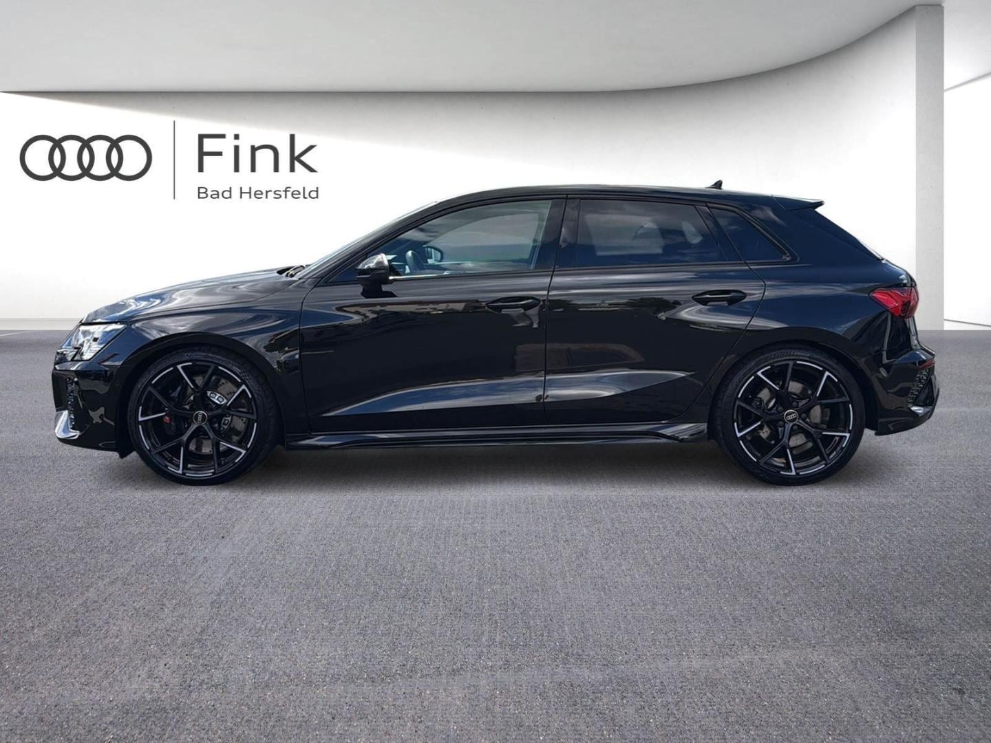 Bild über Audi RS 3 Sportback TFSI quattro S tronic - für weitere Informationen kontaktieren Sie den Audi Partner