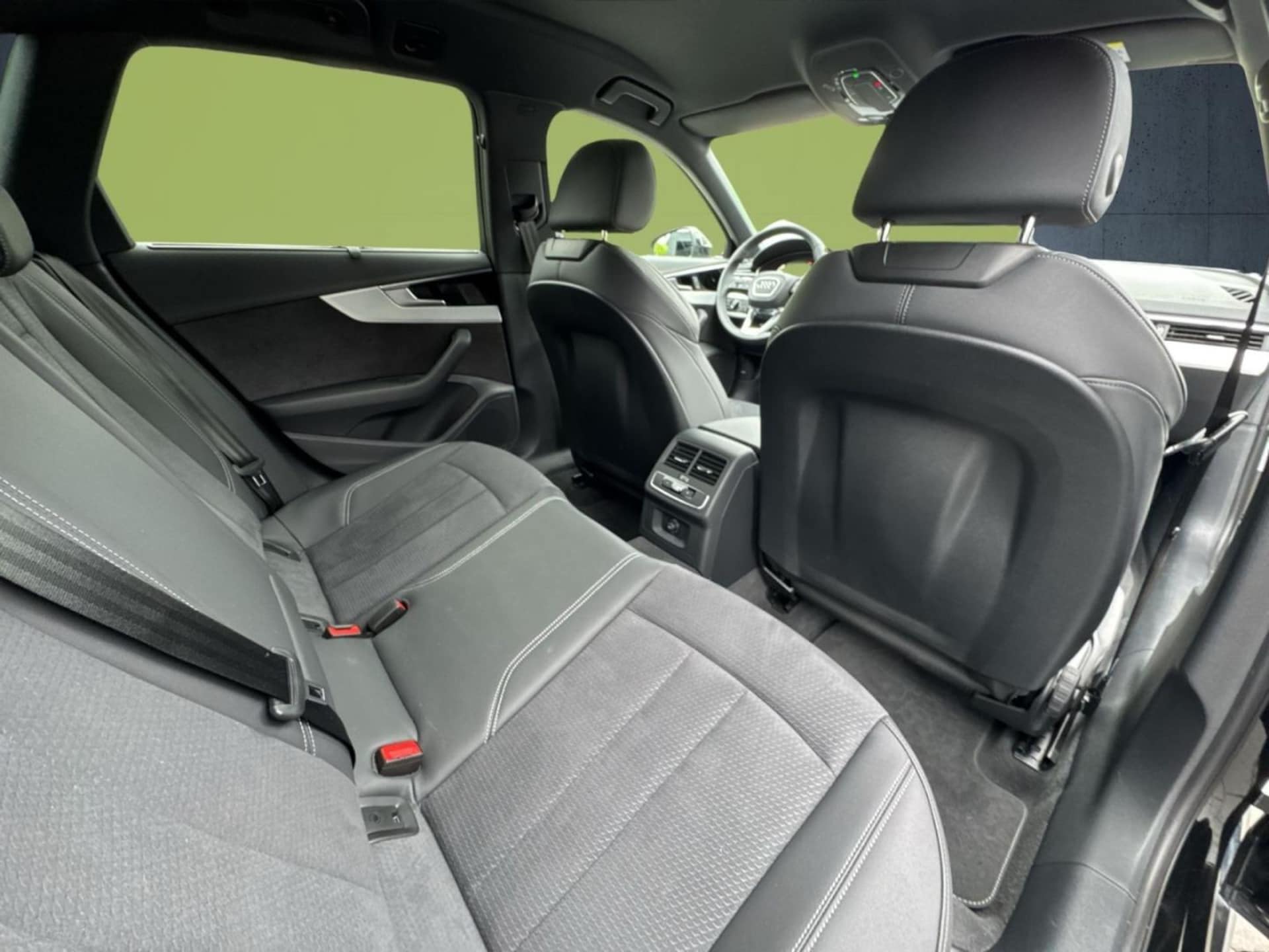 Audi A4 Avant S line