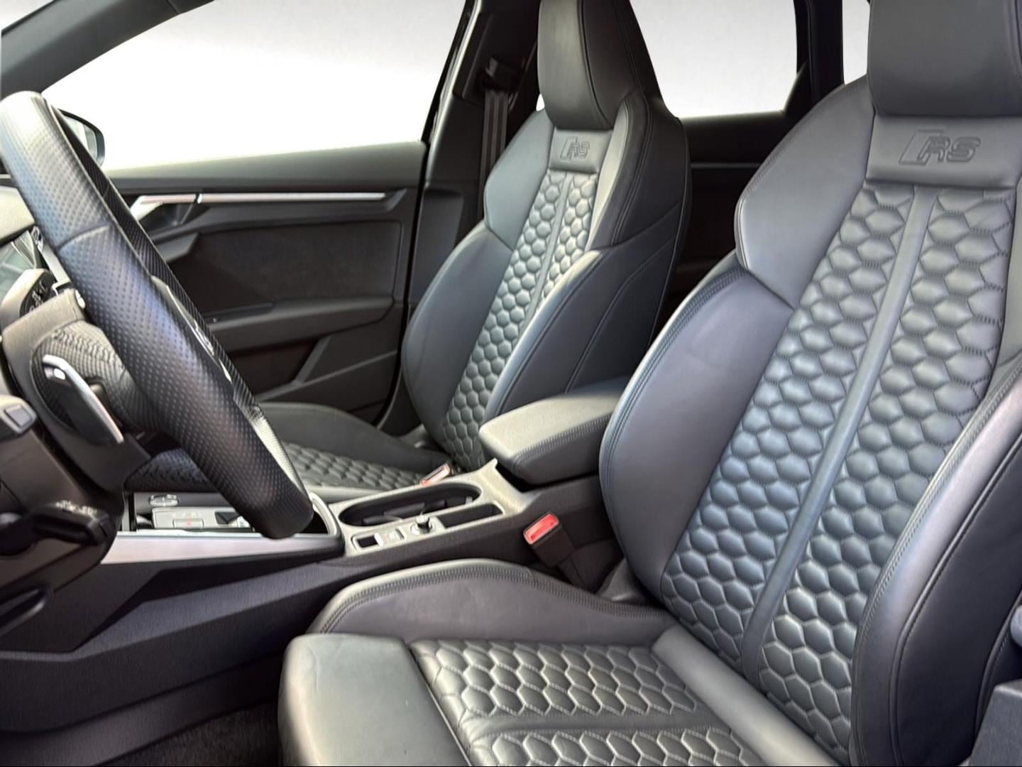 Bild über Audi RS 3 Sportback TFSI quattro S tronic - für weitere Informationen kontaktieren Sie den Audi Partner