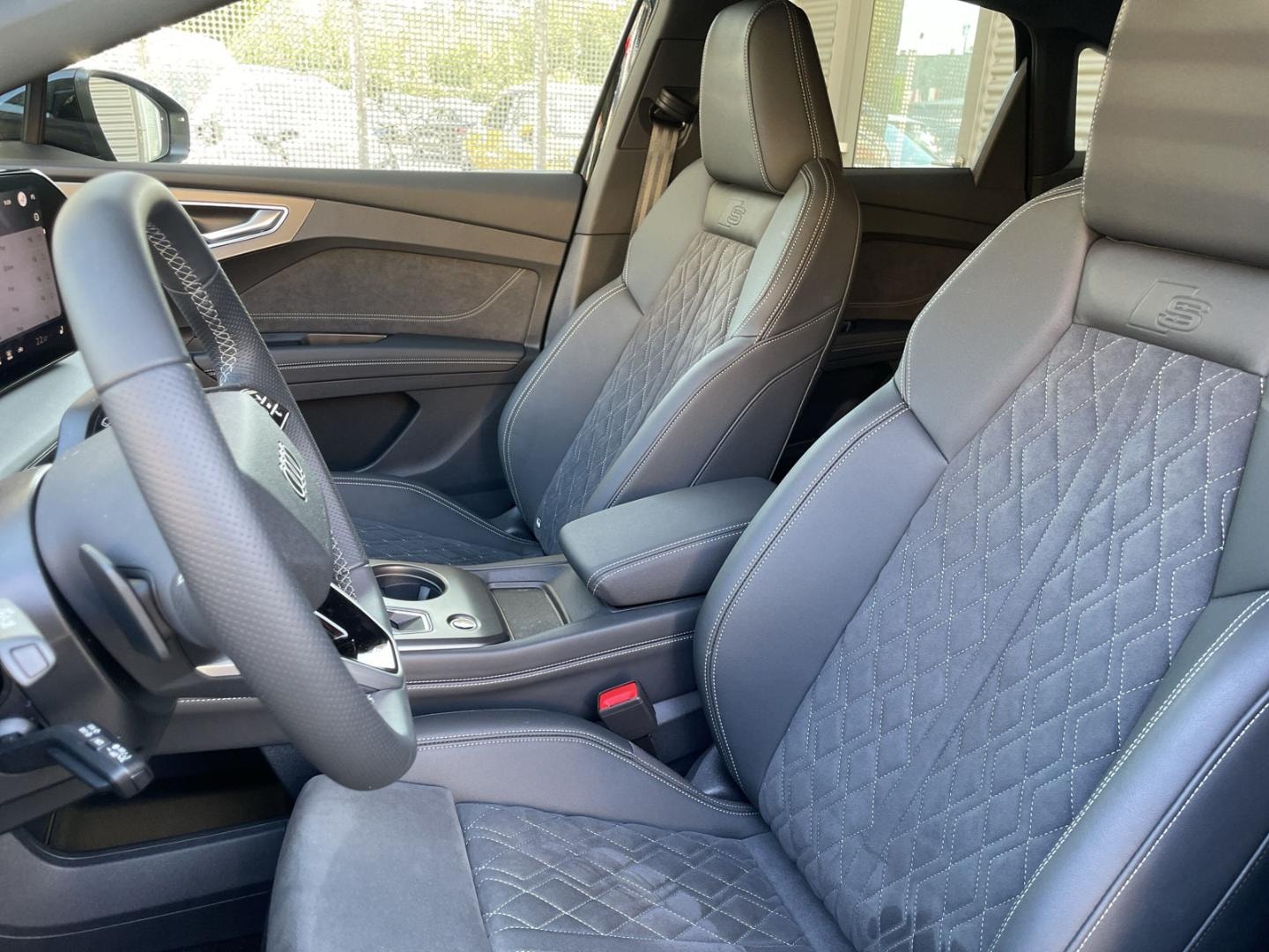 Bild über Audi Q4 Sportback e-tron e-tron quattro 220 kW - für weitere Informationen kontaktieren Sie den Audi Partner