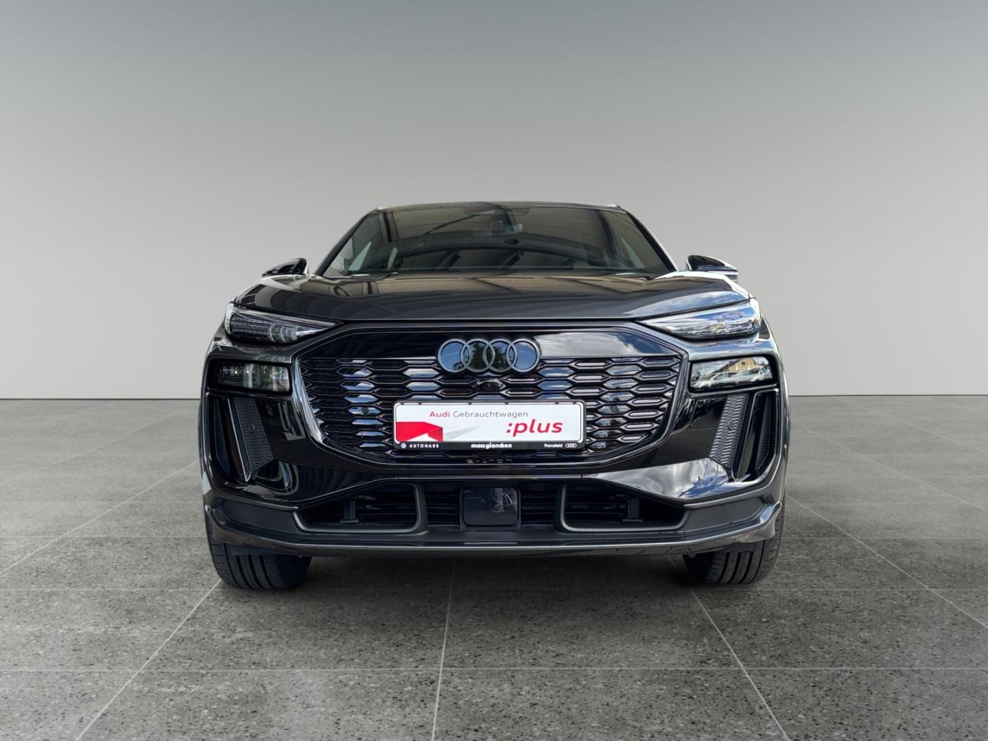 Bild über Audi Q6 SUV e-tron S line business e-tron quattro 315 kW - für weitere Informationen kontaktieren Sie den Audi Partner