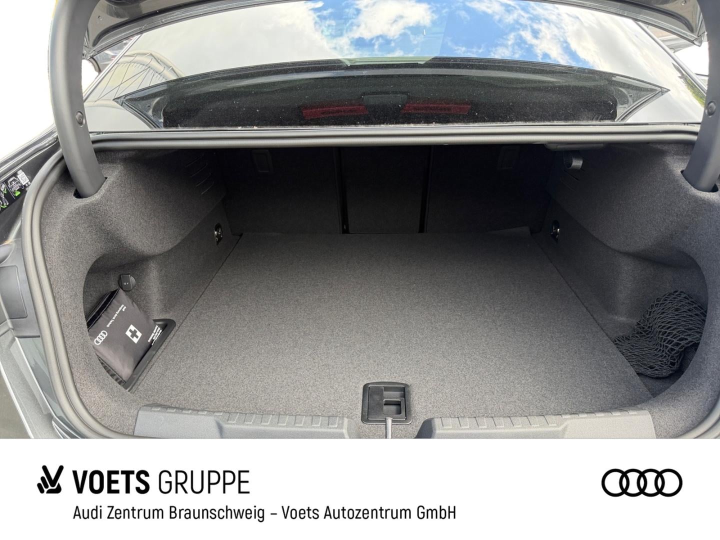 Bild über Audi RS 3 Limousine TFSI quattro 294 kW S tronic - für weitere Informationen kontaktieren Sie den Audi Partner