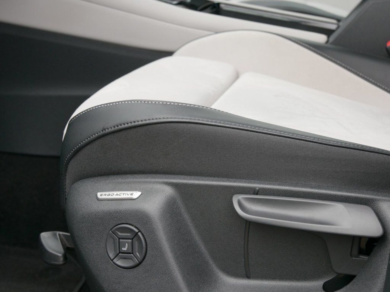 Volkswagen Tiguan – Bild 12