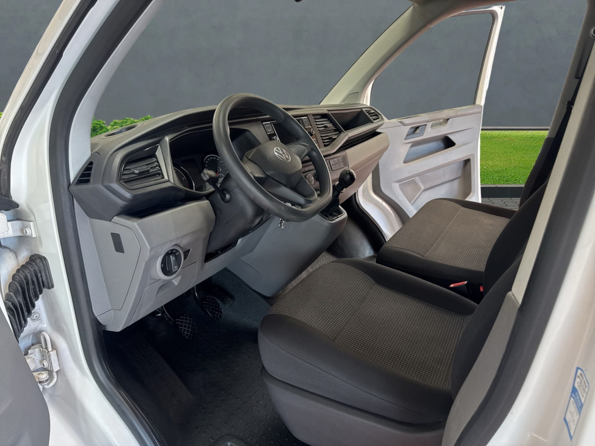 Volkswagen T6.1 Transporter Kasten langer Radstand