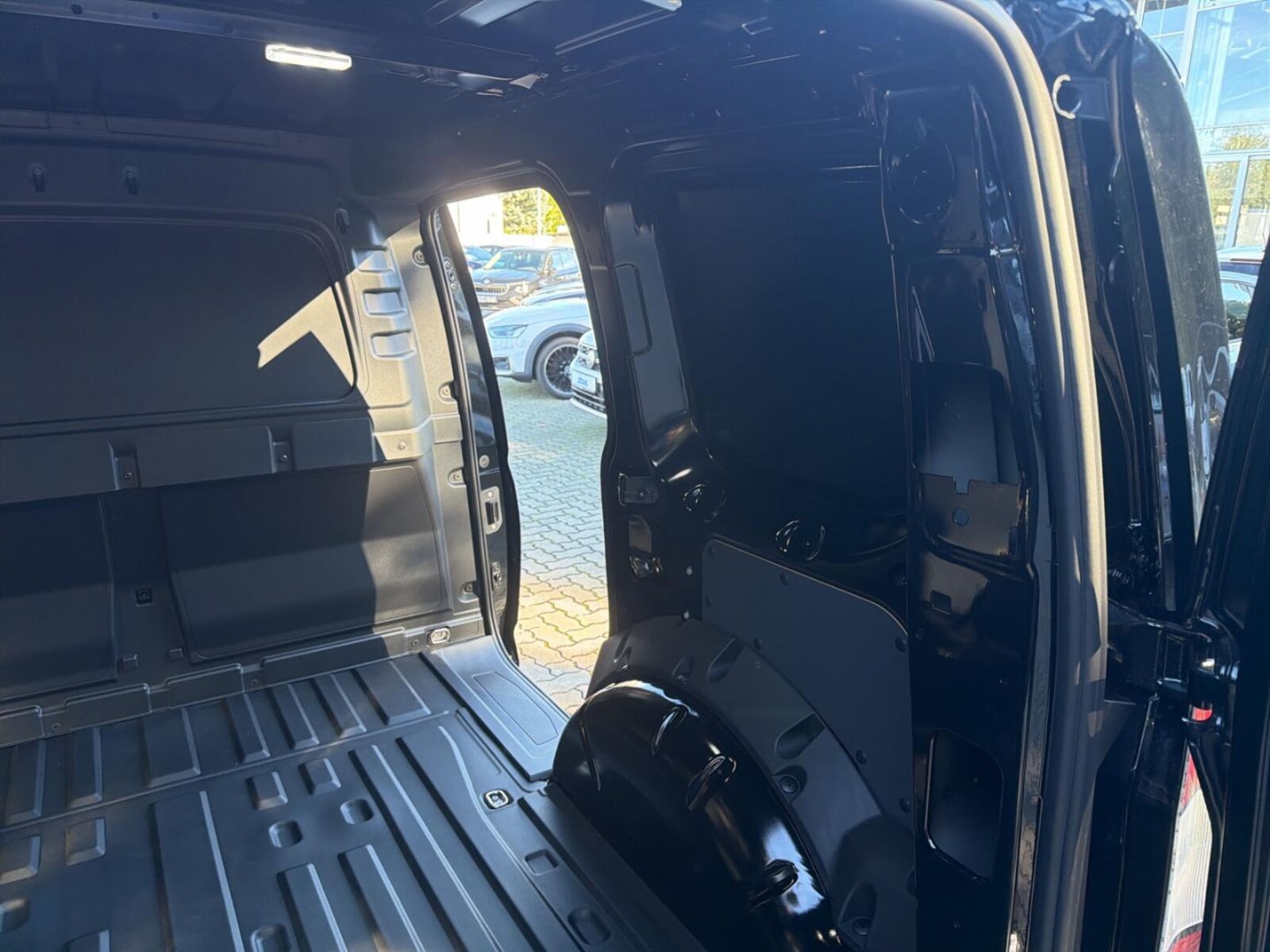Volkswagen Caddy Cargo – Bild 9