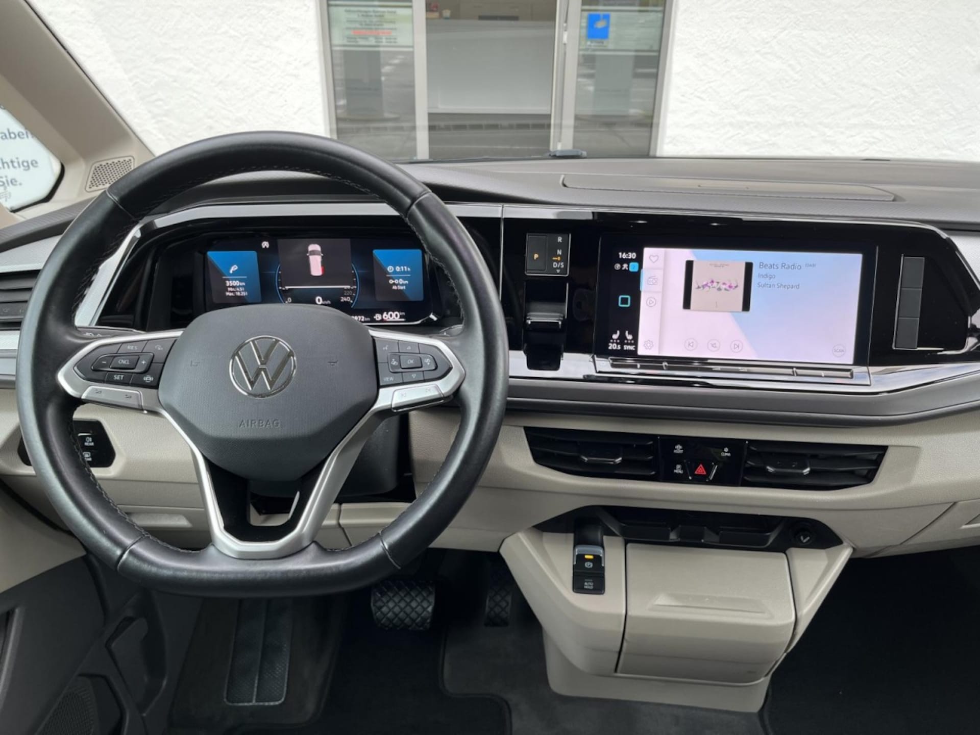 Volkswagen Multivan Basis-Modell