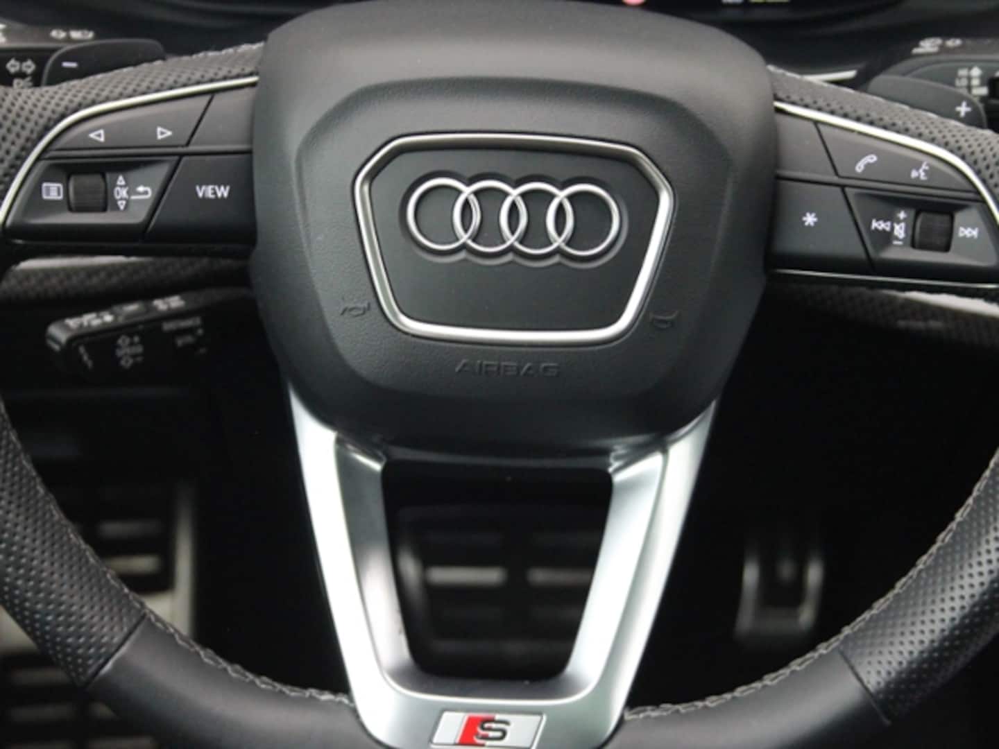 Bild über Audi SQ8 TFSI quattro tiptronic - für weitere Informationen kontaktieren Sie den Audi Partner