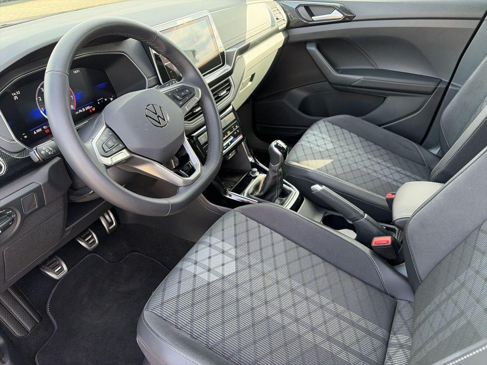 Volkswagen T-Cross – Bild 8