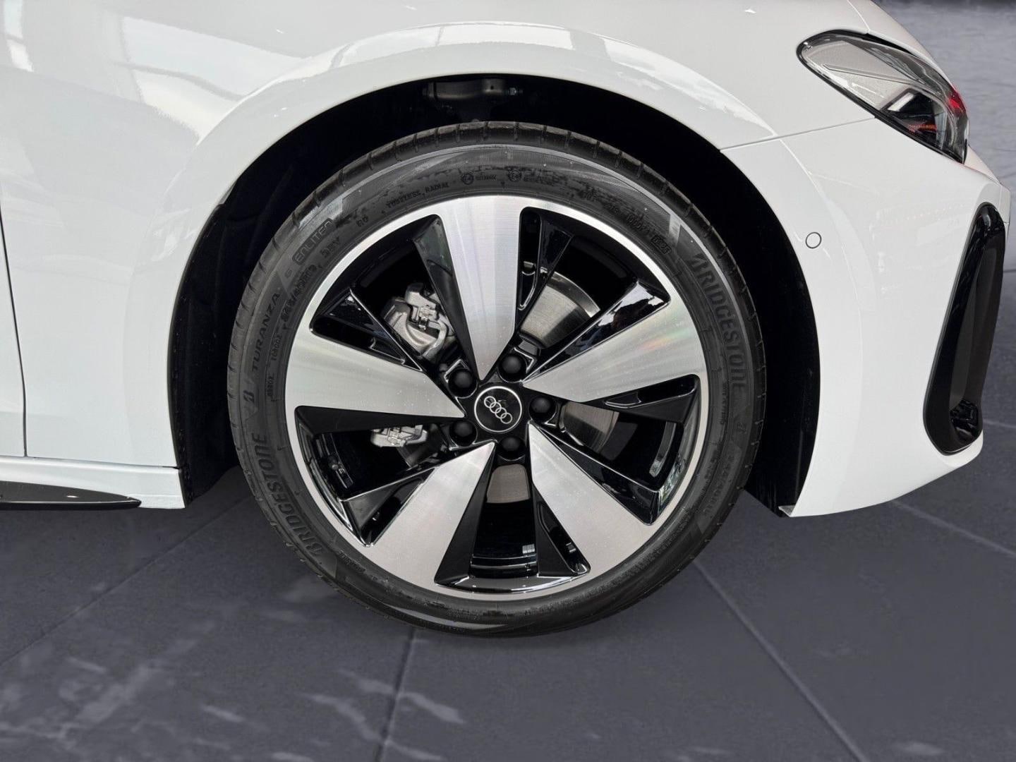 Bild über Audi A5 Avant TFSI 150 kW S tronic - für weitere Informationen kontaktieren Sie den Audi Partner
