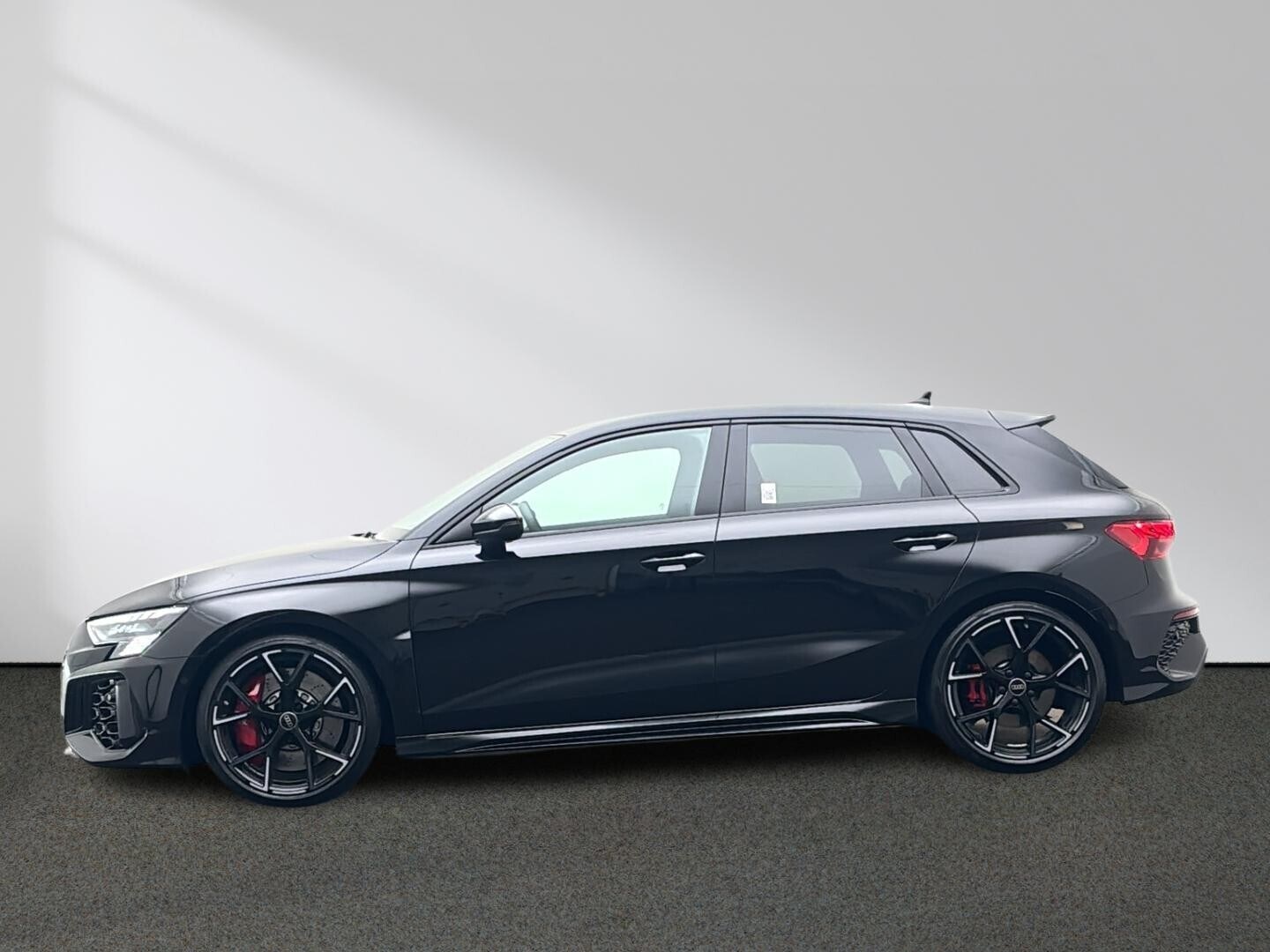 Bild über Audi RS 3 Sportback TFSI quattro S tronic - für weitere Informationen kontaktieren Sie den Audi Partner