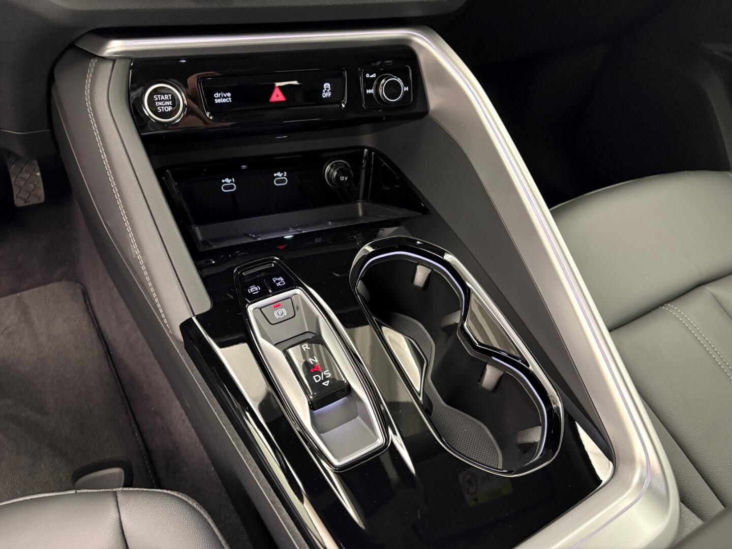 Bild über Audi Q5 SUV TDI quattro 150 kW S tronic - für weitere Informationen kontaktieren Sie den Audi Partner