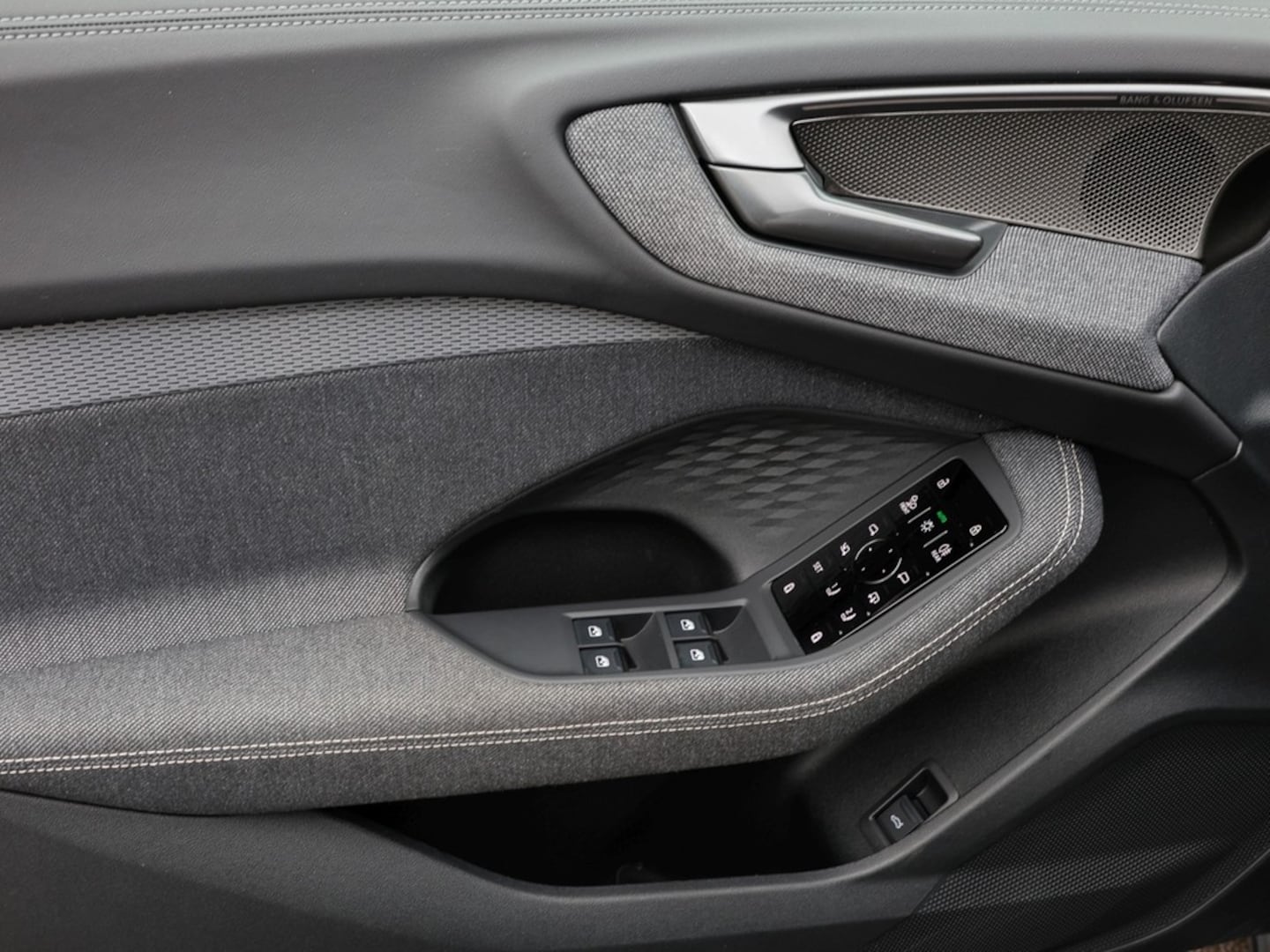 Bild über Audi A5 Avant TDI quattro 150 kW S tronic - für weitere Informationen kontaktieren Sie den Audi Partner