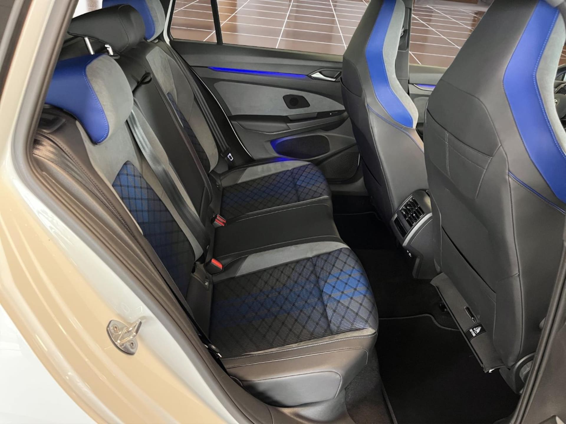 Volkswagen Golf Variant R