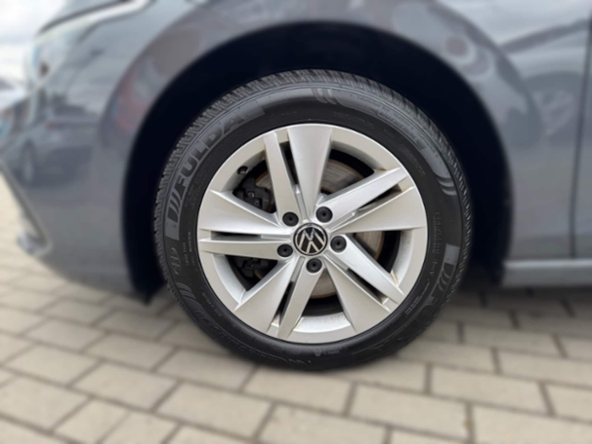 Volkswagen Golf Variant Life