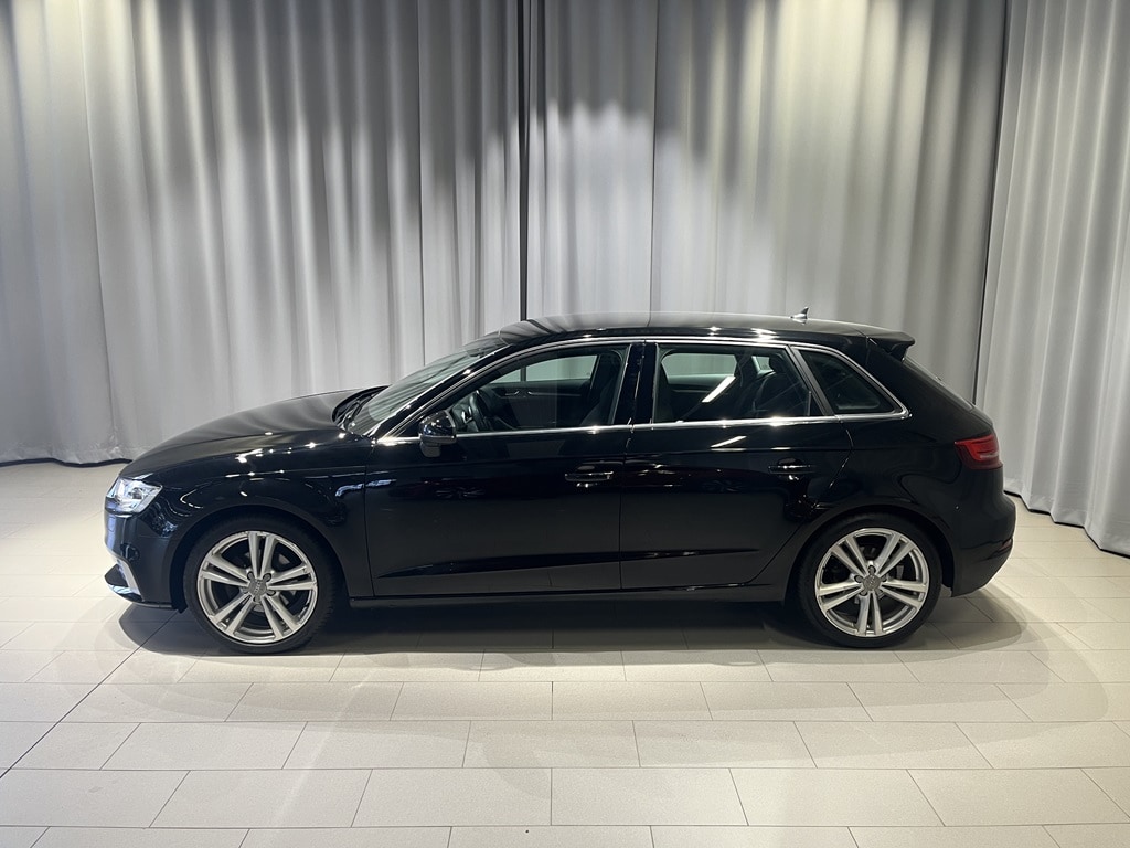Bild som visar Audi A3 Sportback A3 Sportback 35 TFSI Sport Edition 150 hk 6-växlad - för mer information kontakta din Audi Partner