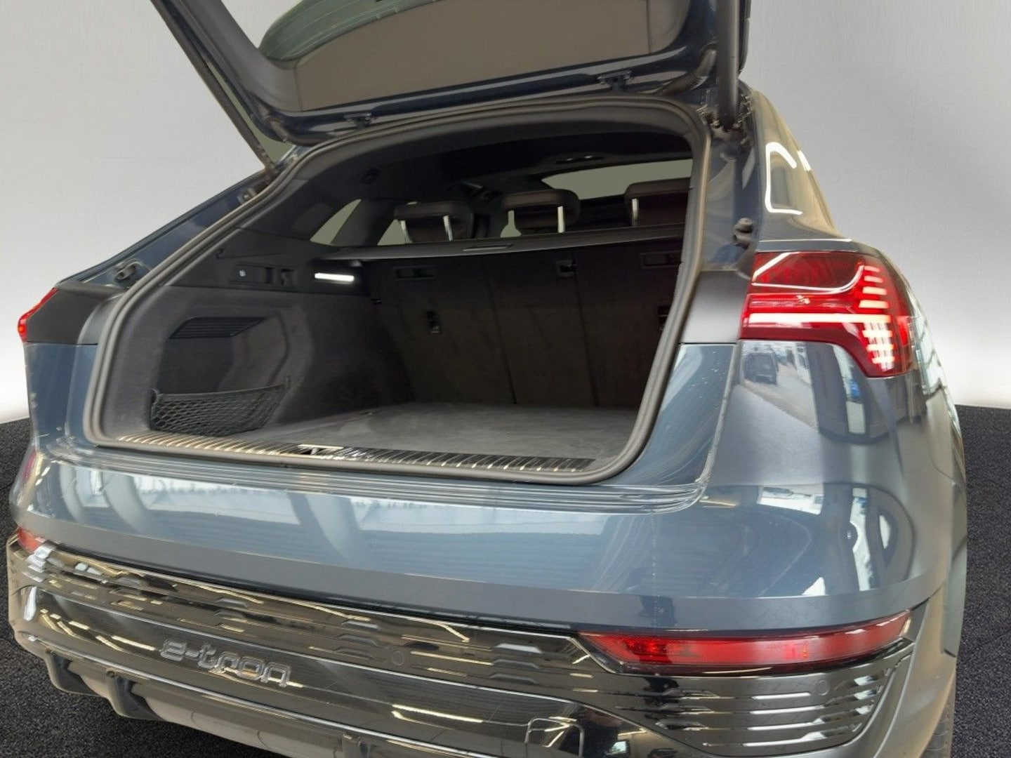 Bild über Audi SQ8 e-tron e-tron quattro - für weitere Informationen kontaktieren Sie den Audi Partner
