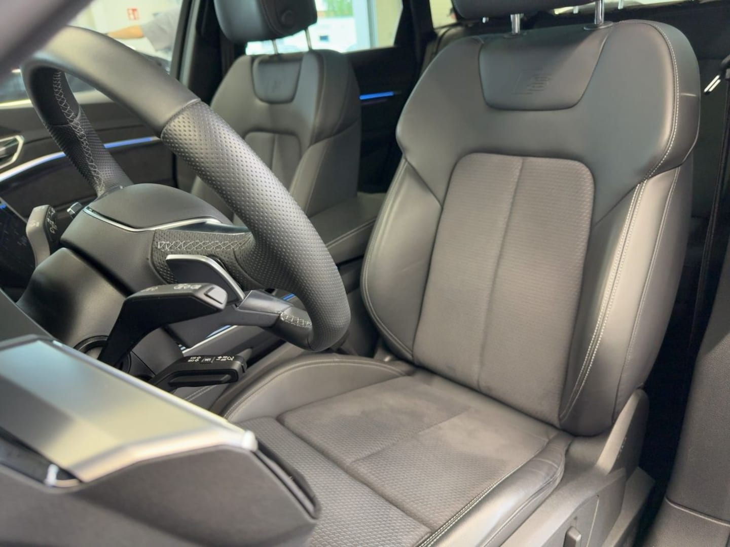 Bild über Audi SQ8 e-tron e-tron quattro - für weitere Informationen kontaktieren Sie den Audi Partner
